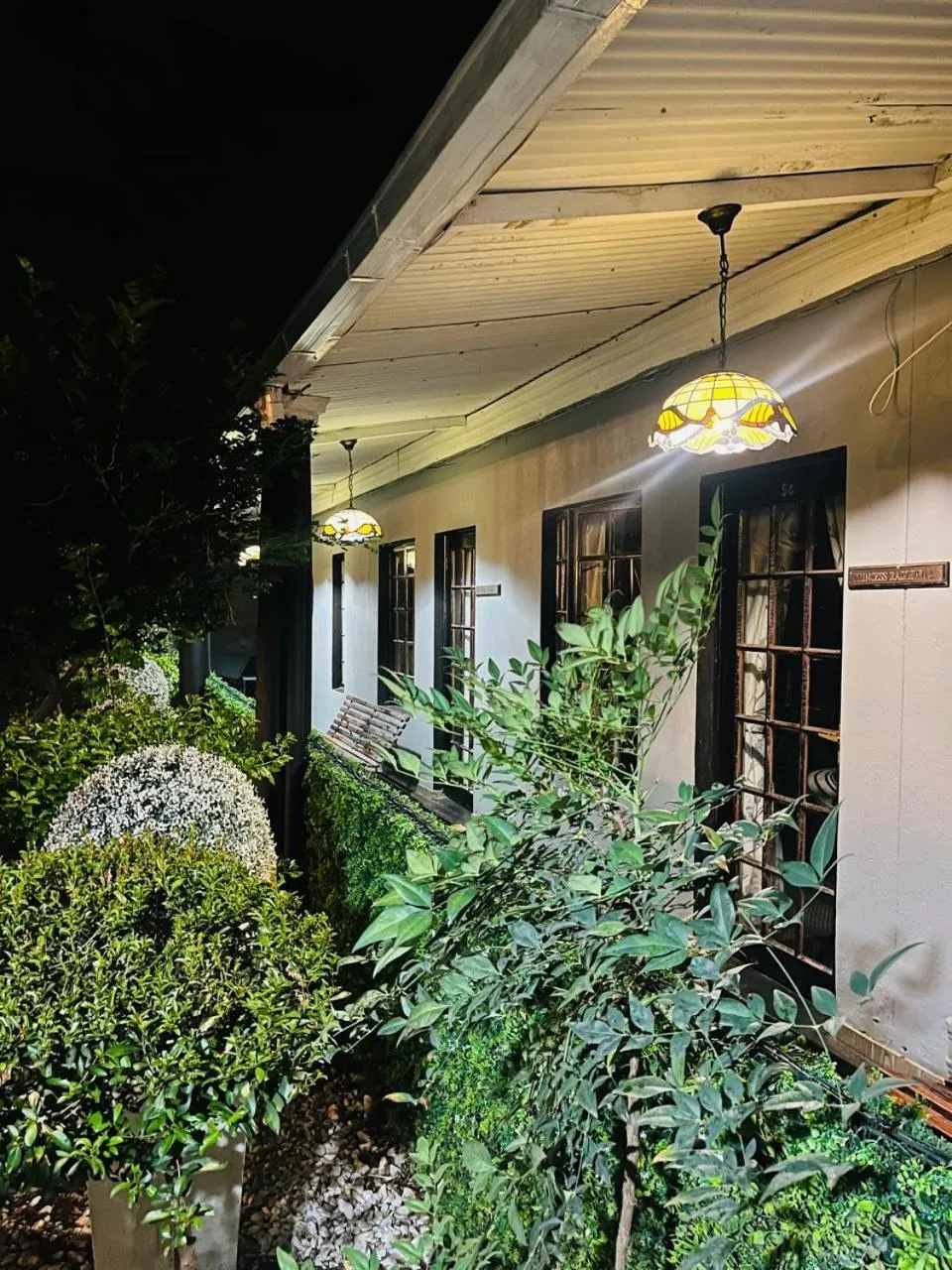 Garden view in Halfway House Hotel