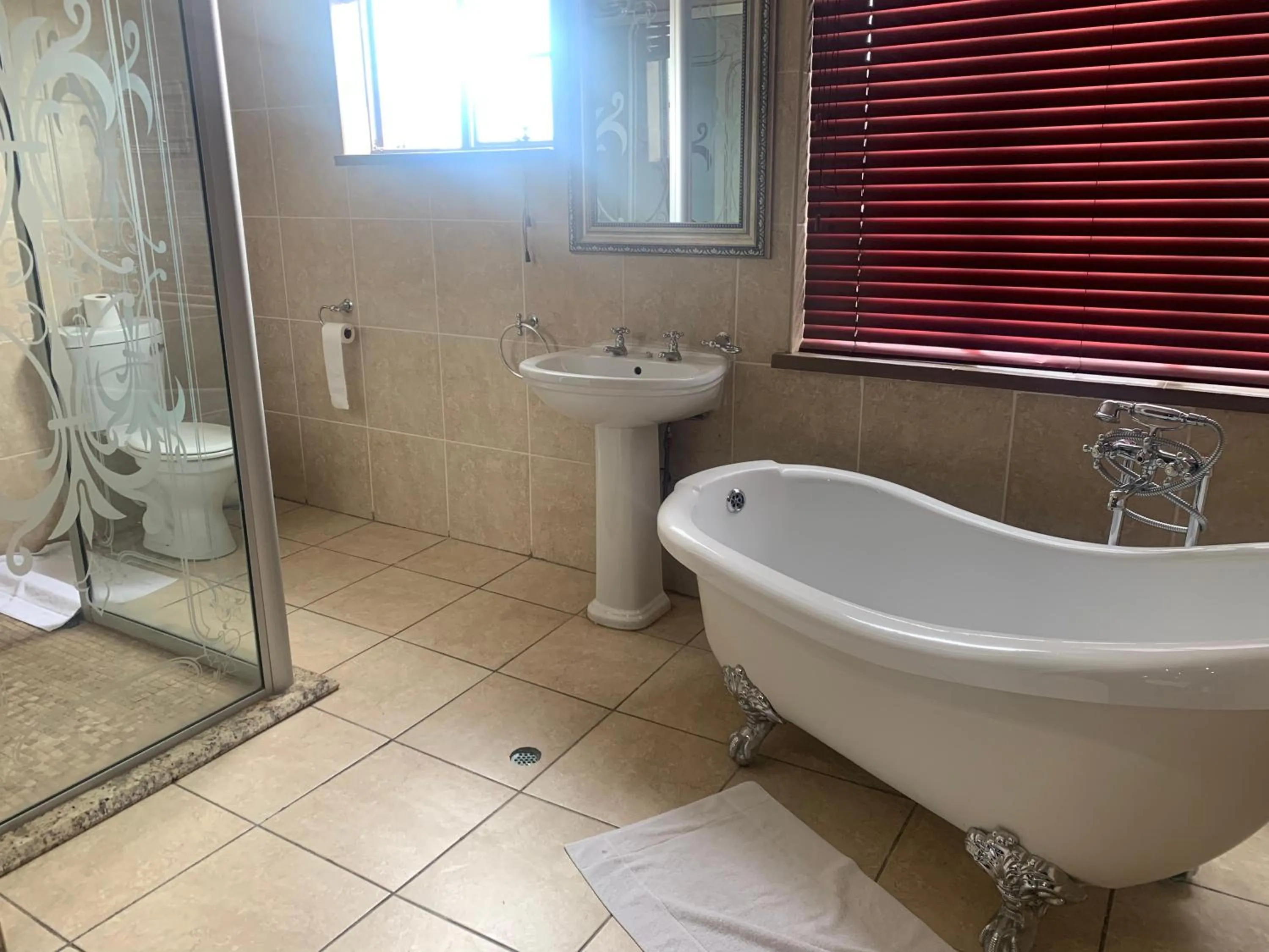 Bathroom in Halfway House Hotel