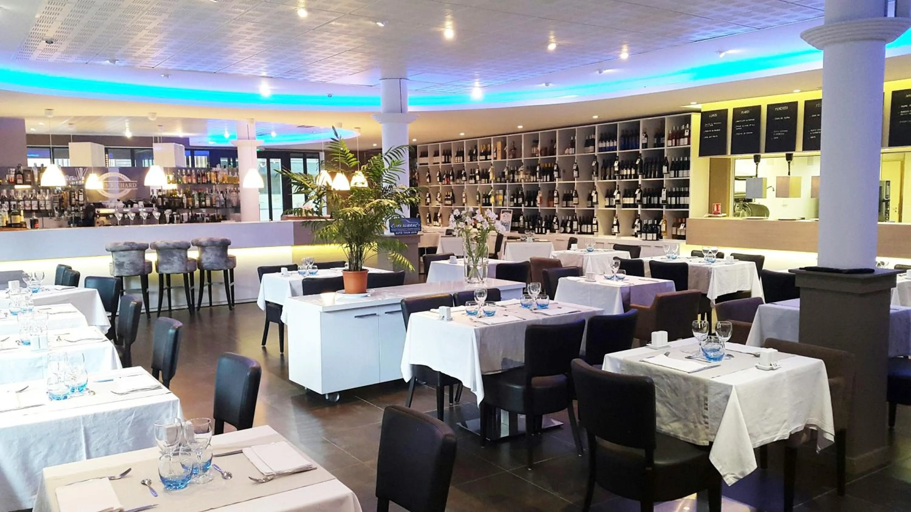 Restaurant/places to eat in Coin d'Aubrac Hôtel Restaurant SPA de luxe