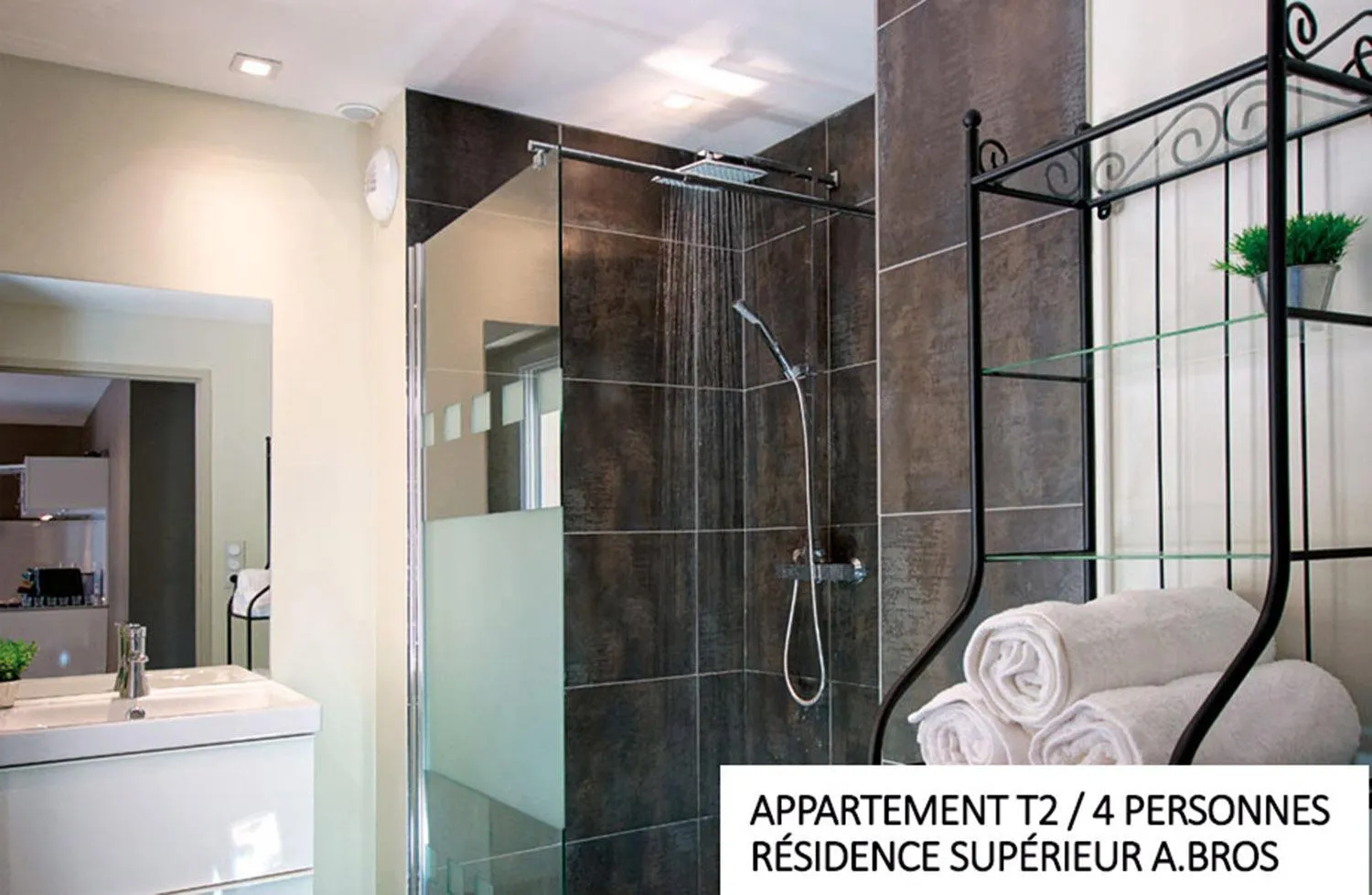 Bathroom in Coin d'Aubrac Hôtel Restaurant SPA de luxe