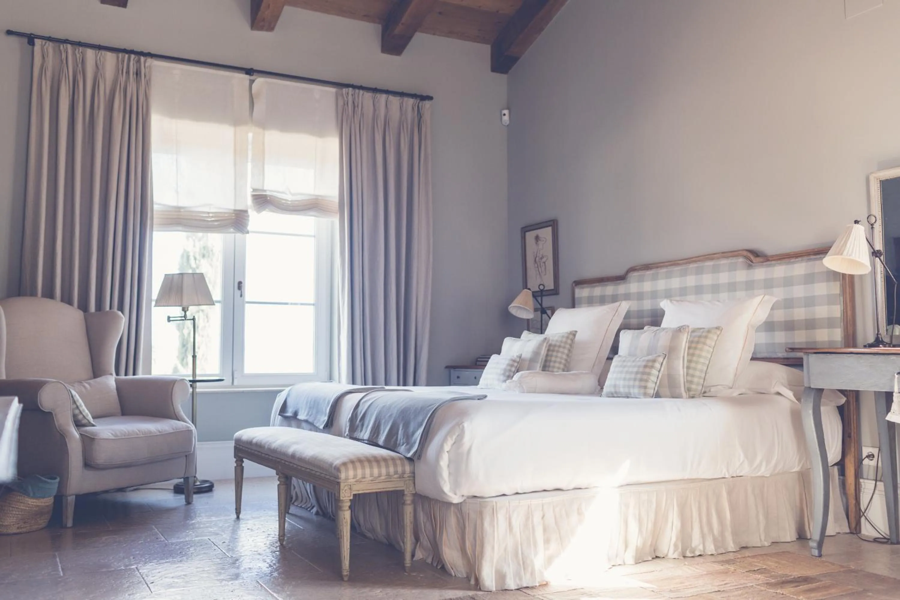 Photo of the whole room, Bed in La Casa de los Tomillares