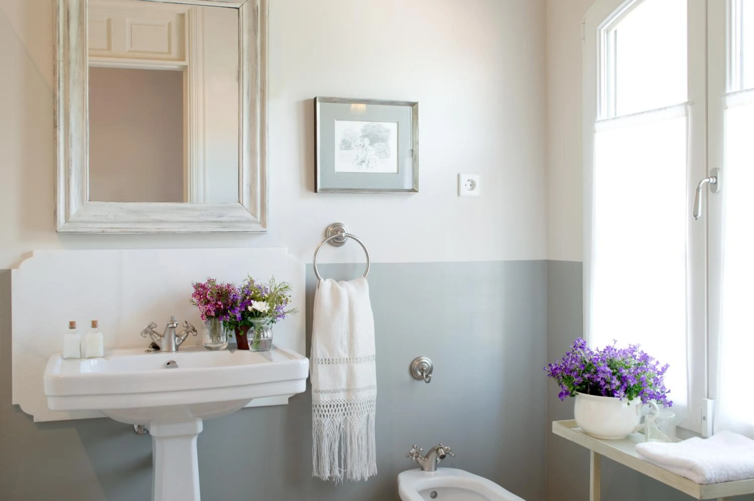 Bathroom in La Casa de los Tomillares