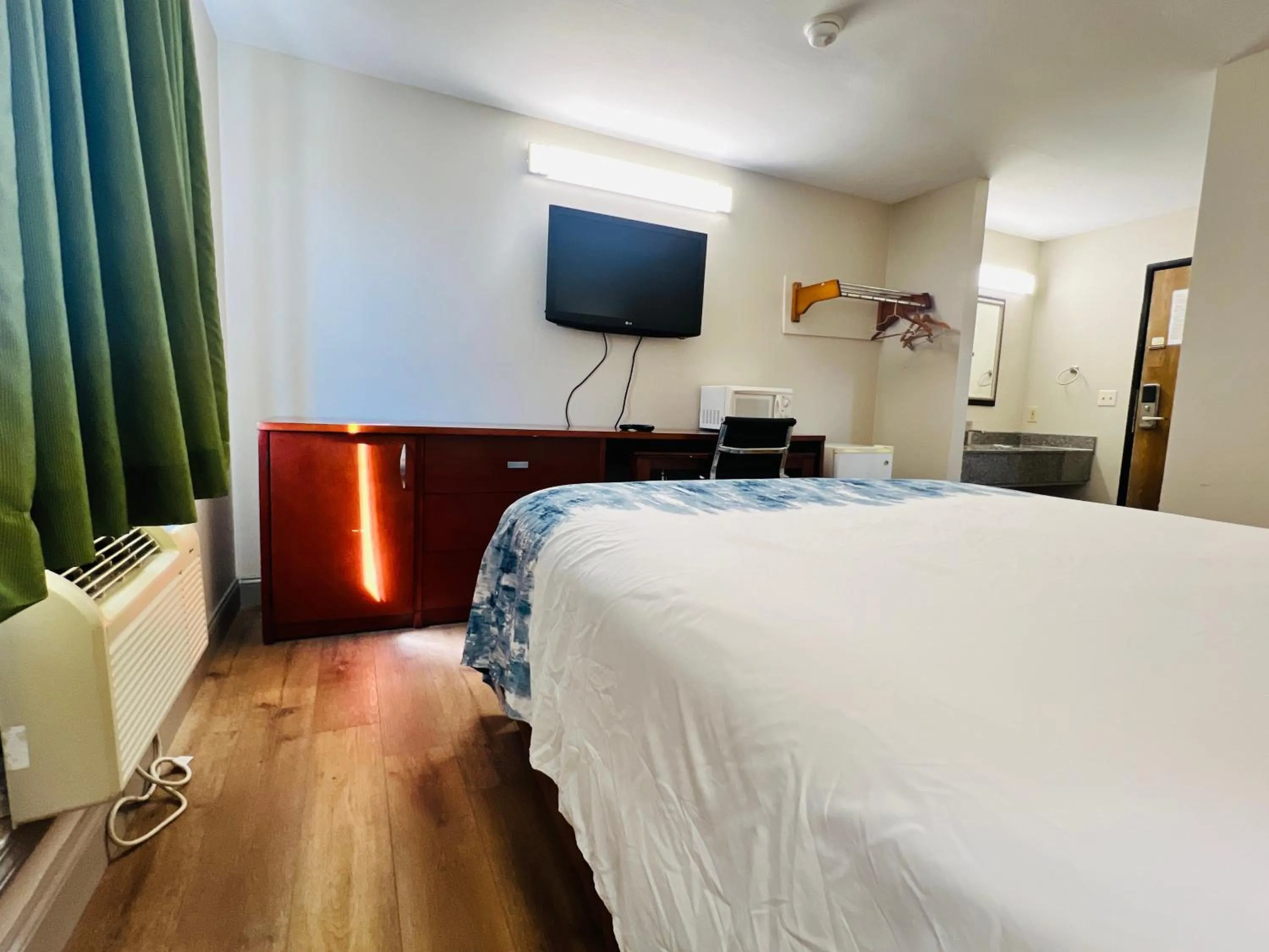 Bedroom in Rosewood Inn By OYO Union City I-69