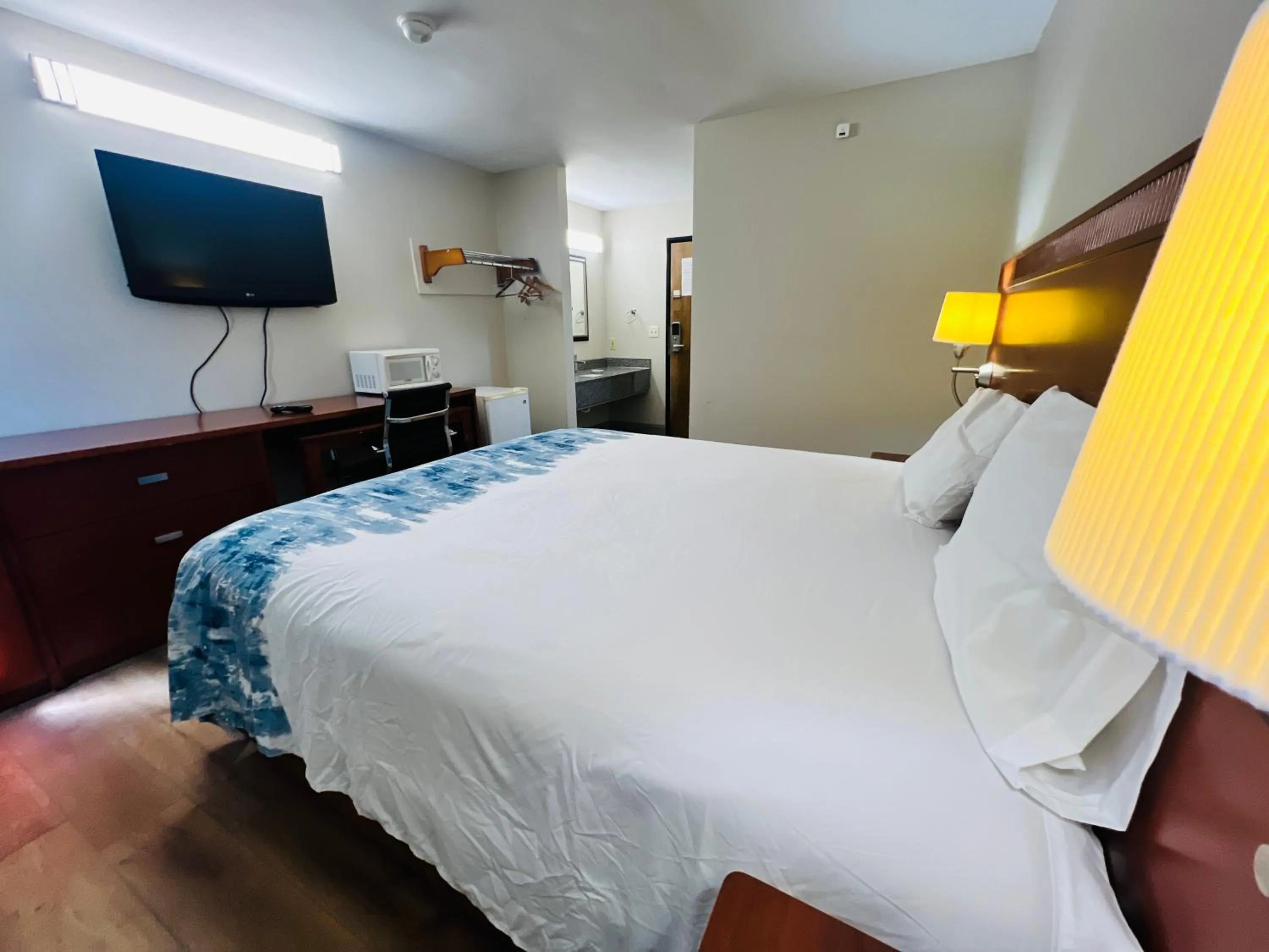 Bedroom in Rosewood Inn By OYO Union City I-69