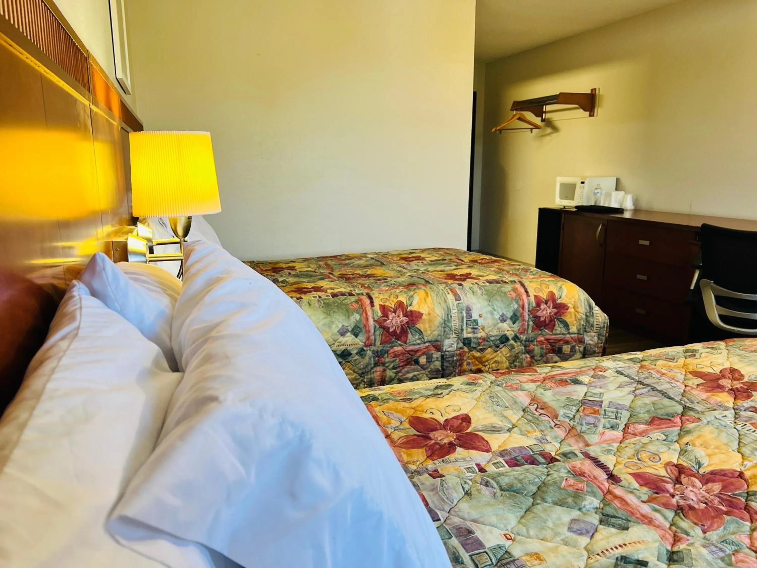 Bedroom in Rosewood Inn By OYO Union City I-69