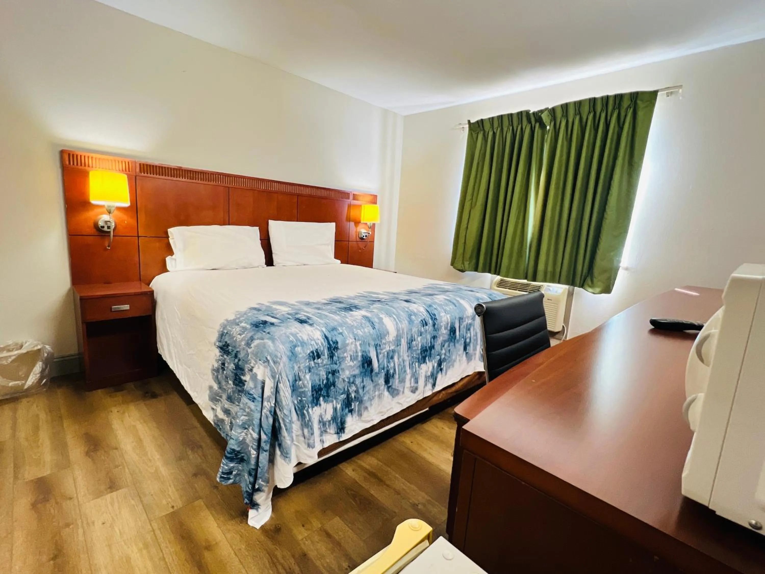 Bedroom in Rosewood Inn By OYO Union City I-69