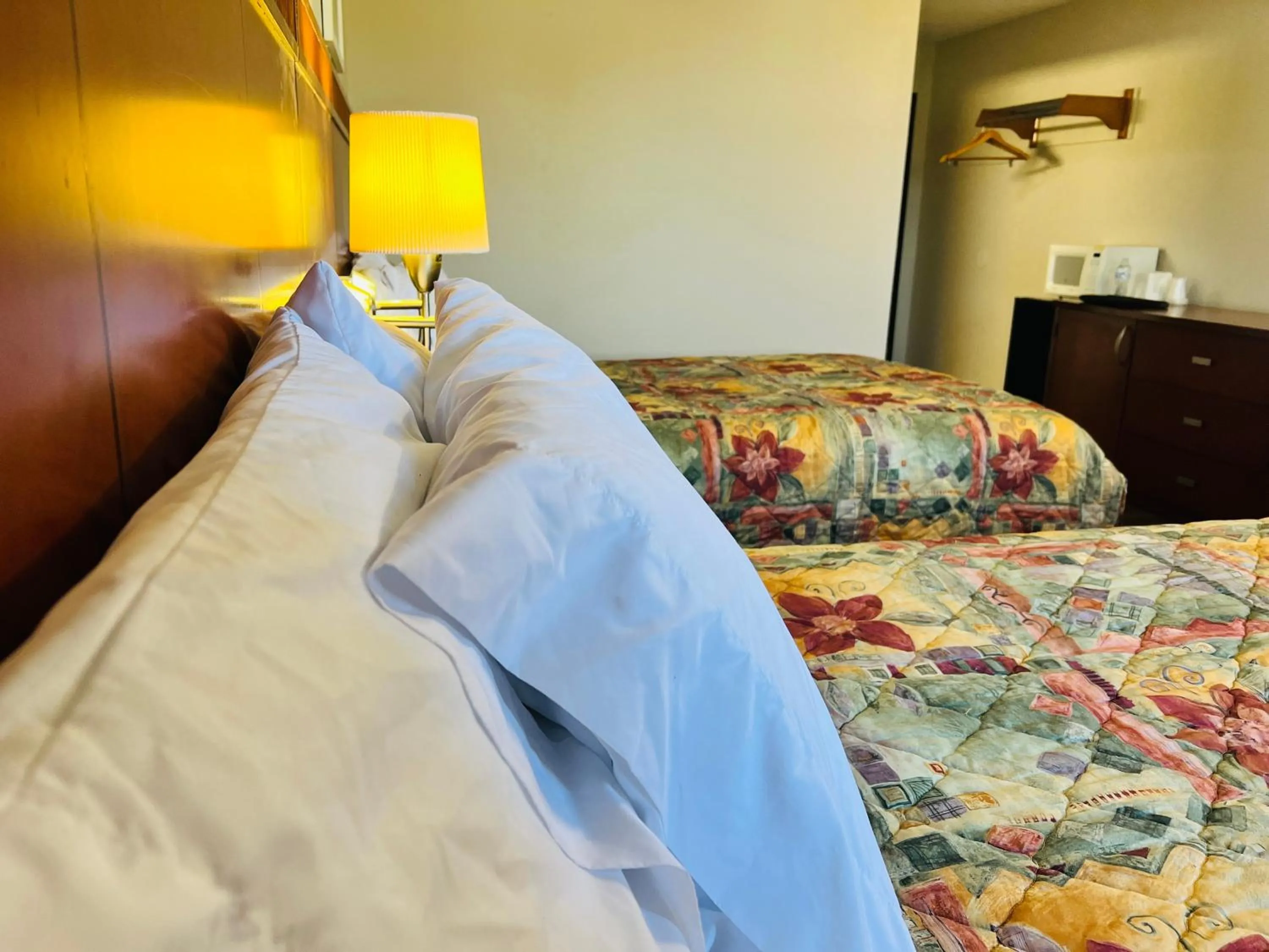 Bedroom in Rosewood Inn By OYO Union City I-69