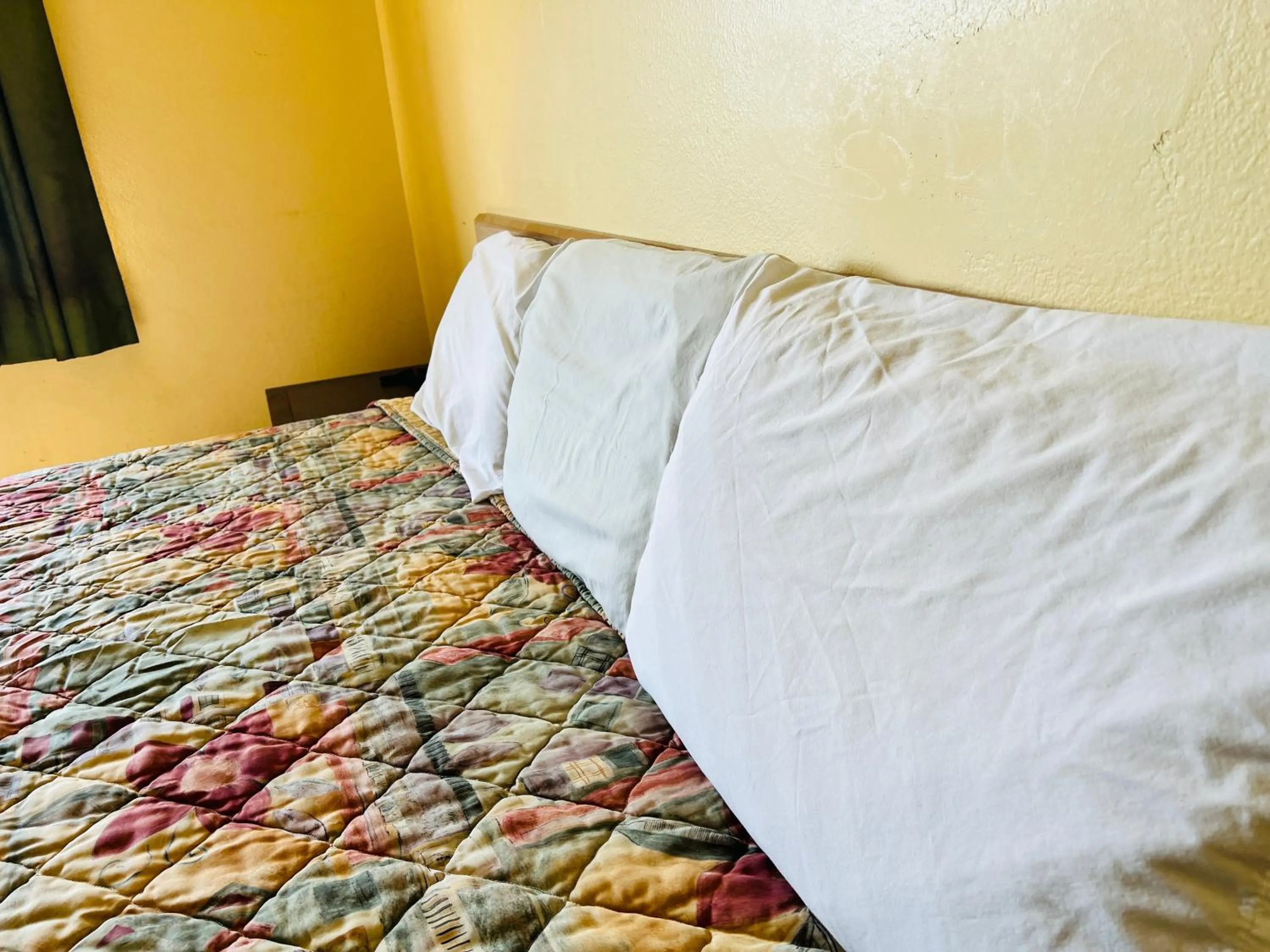 Bedroom in Rosewood Inn By OYO Union City I-69