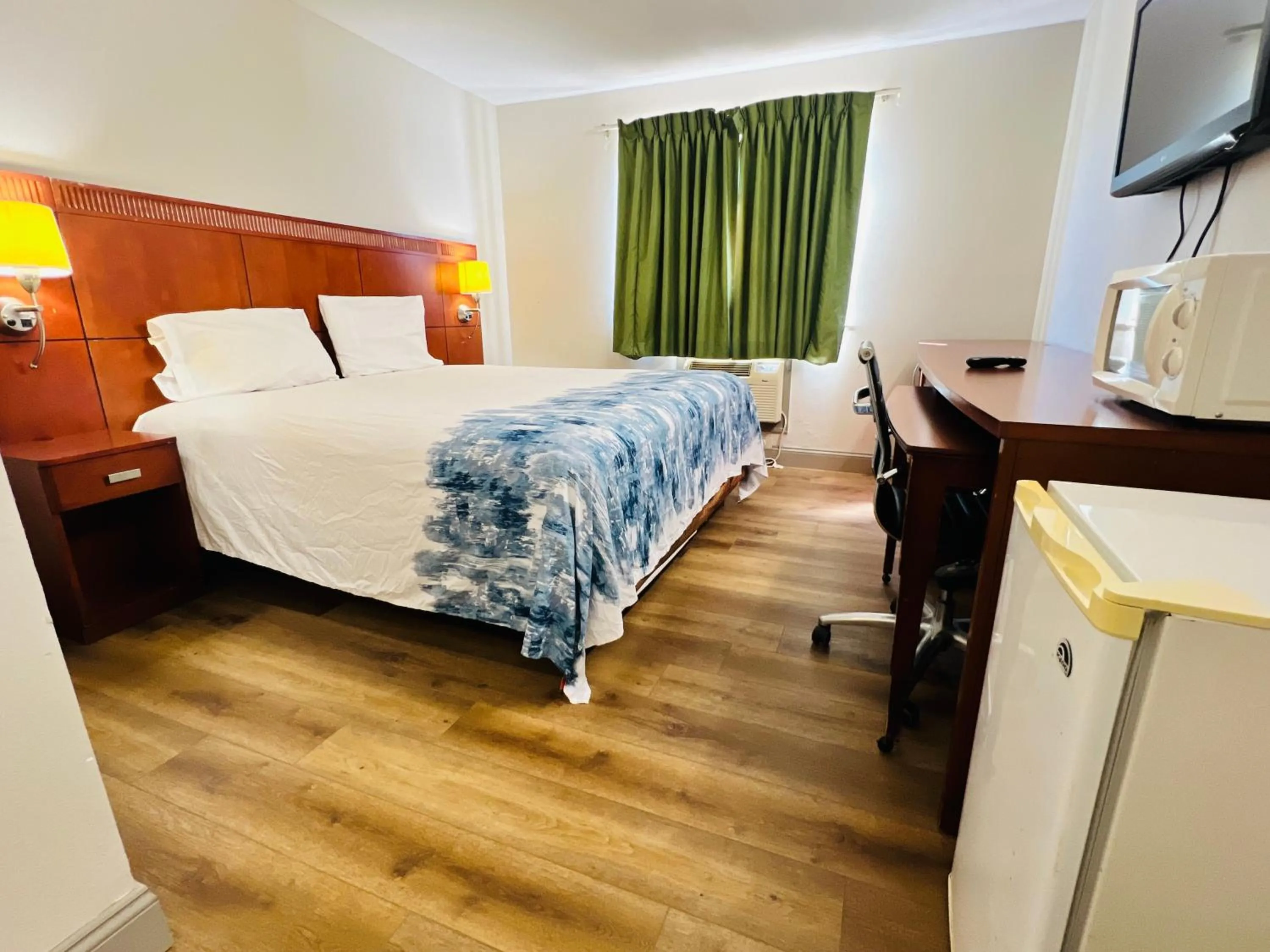 Bedroom in Rosewood Inn By OYO Union City I-69