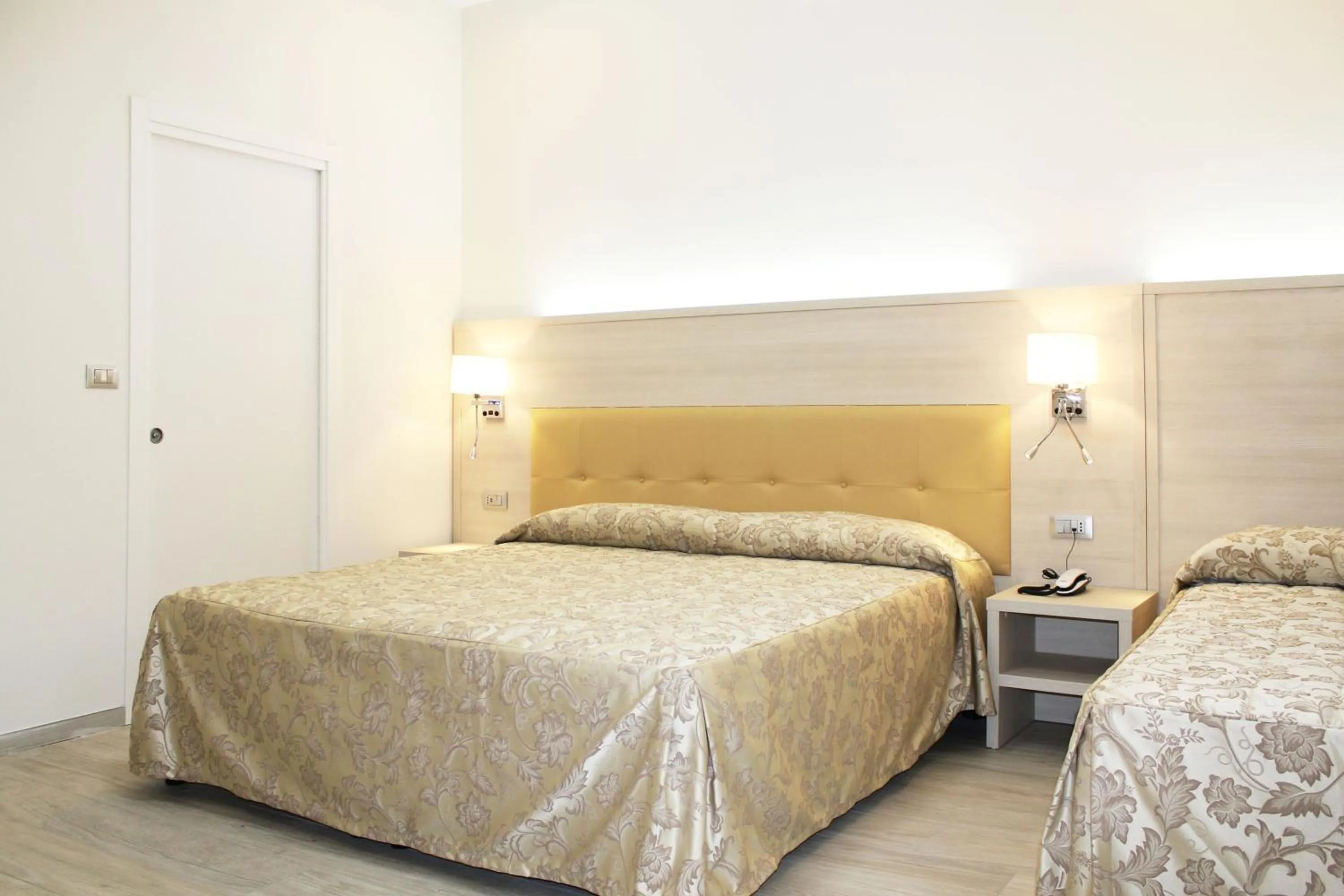 Bedroom, Bed in CSI Group - Hotel Metropoli