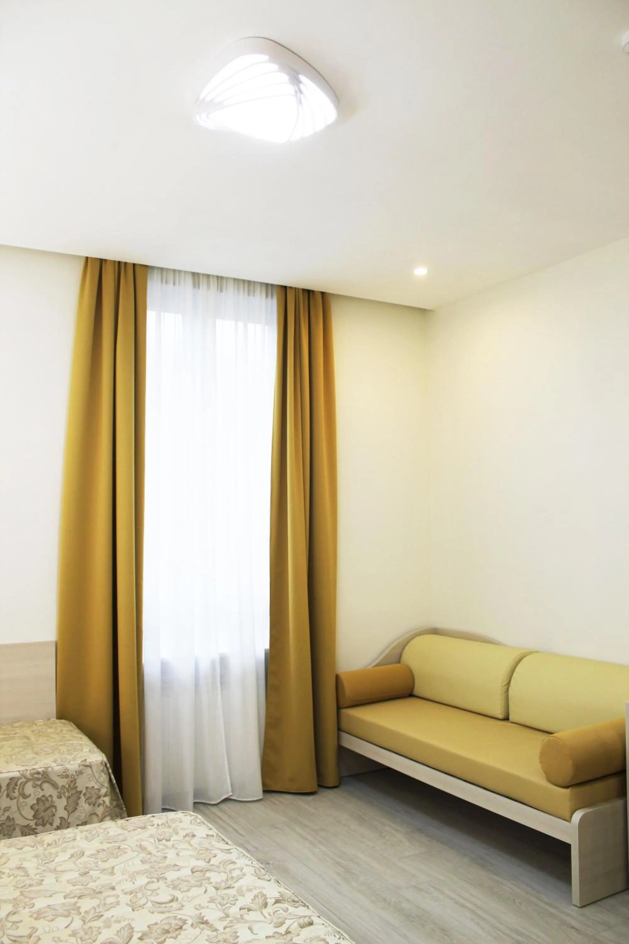 Bedroom, Bed in CSI Group - Hotel Metropoli