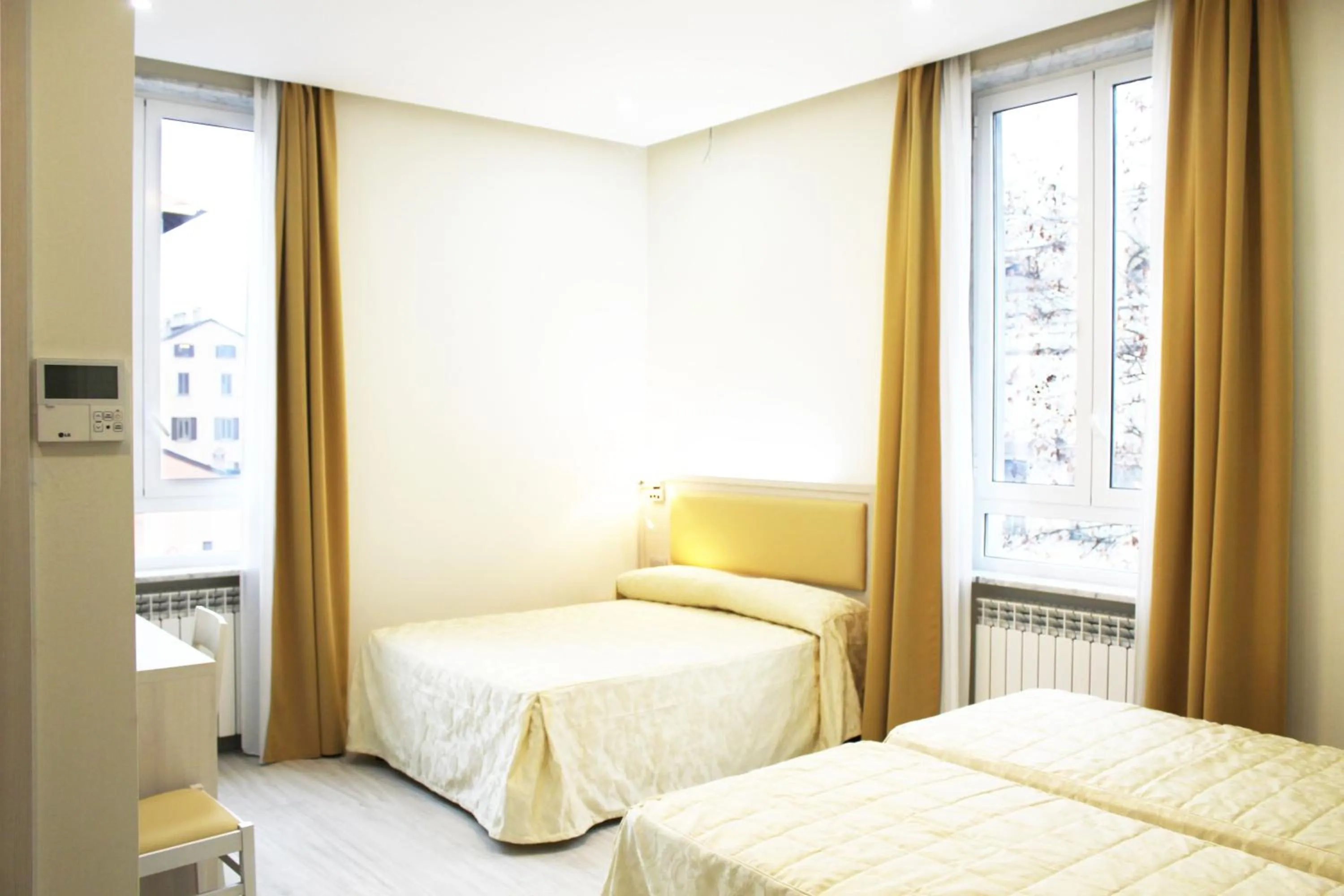 Bedroom, Bed in CSI Group - Hotel Metropoli