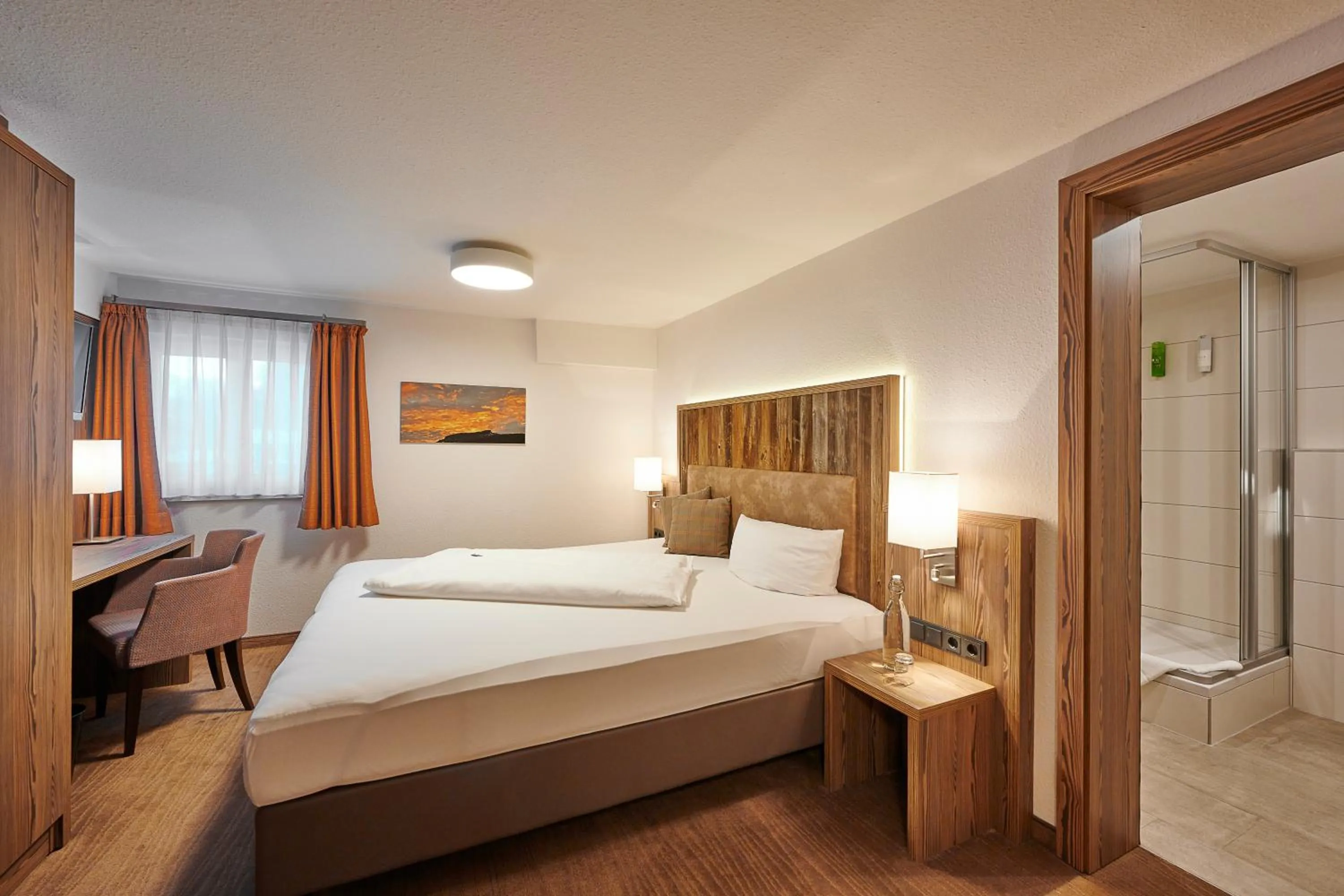 Shower, Bed in Genuss- & Aktivhotel Sonnenburg