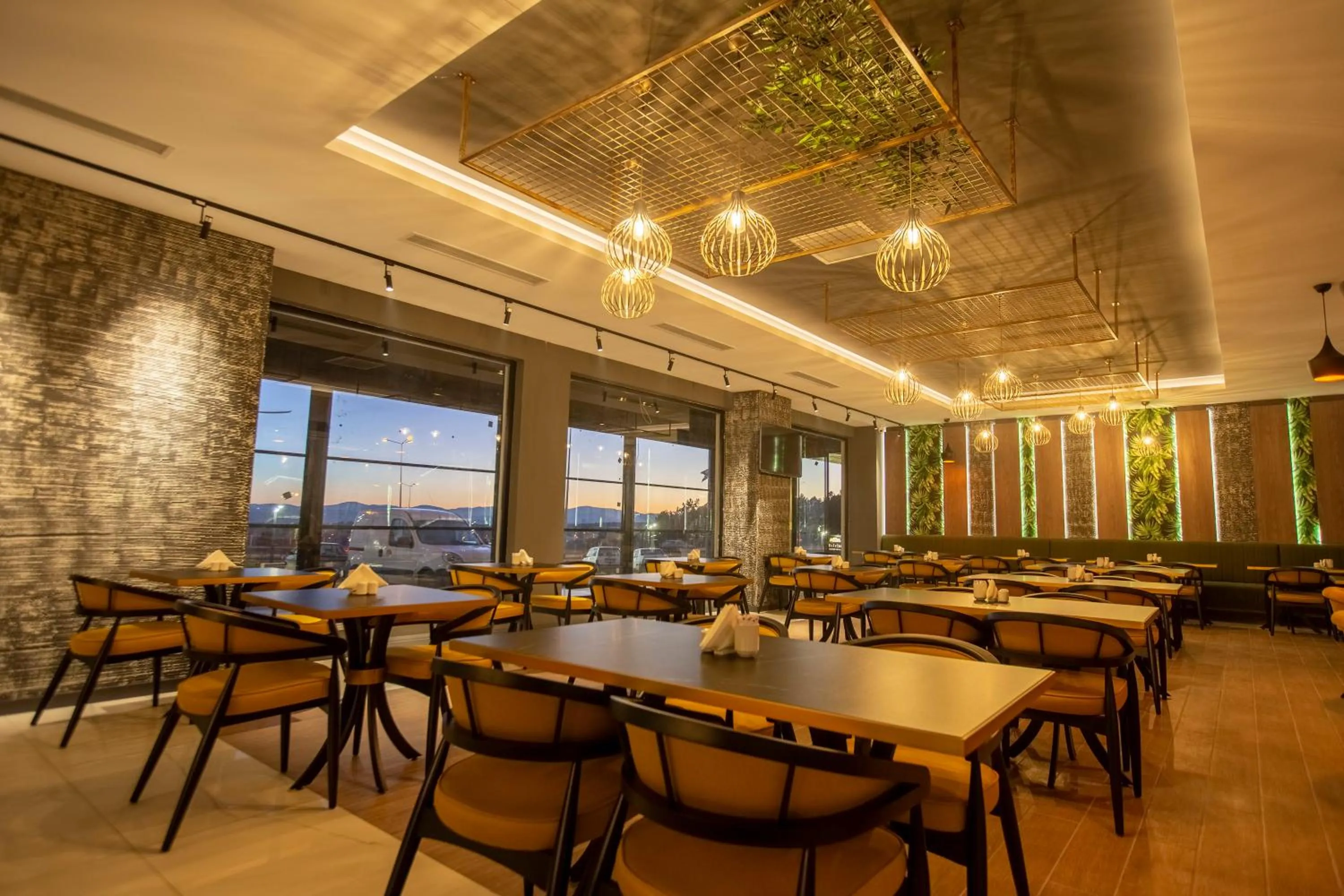 Restaurant/places to eat in Elifim Resort Hotel