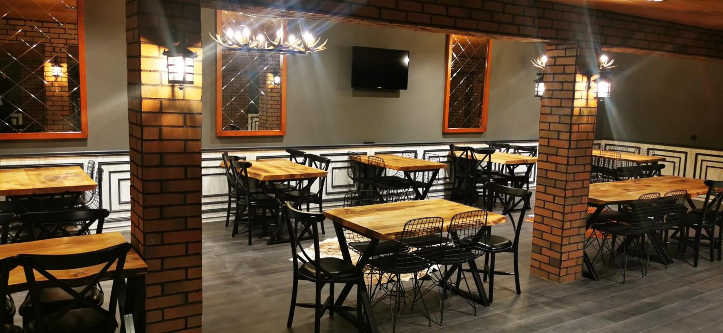 Restaurant/places to eat in Elifim Resort Hotel