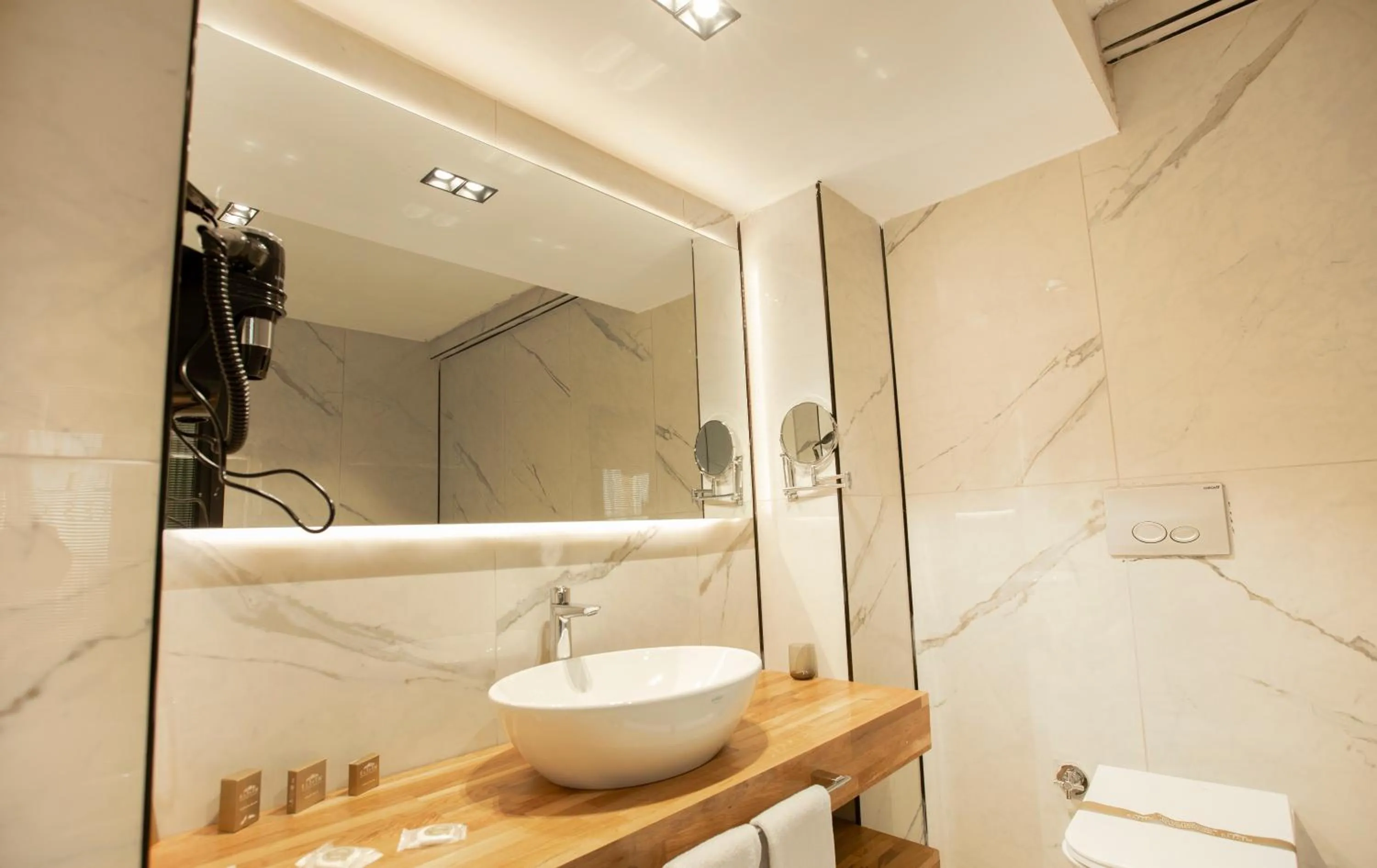 Bathroom in Elifim Resort Hotel