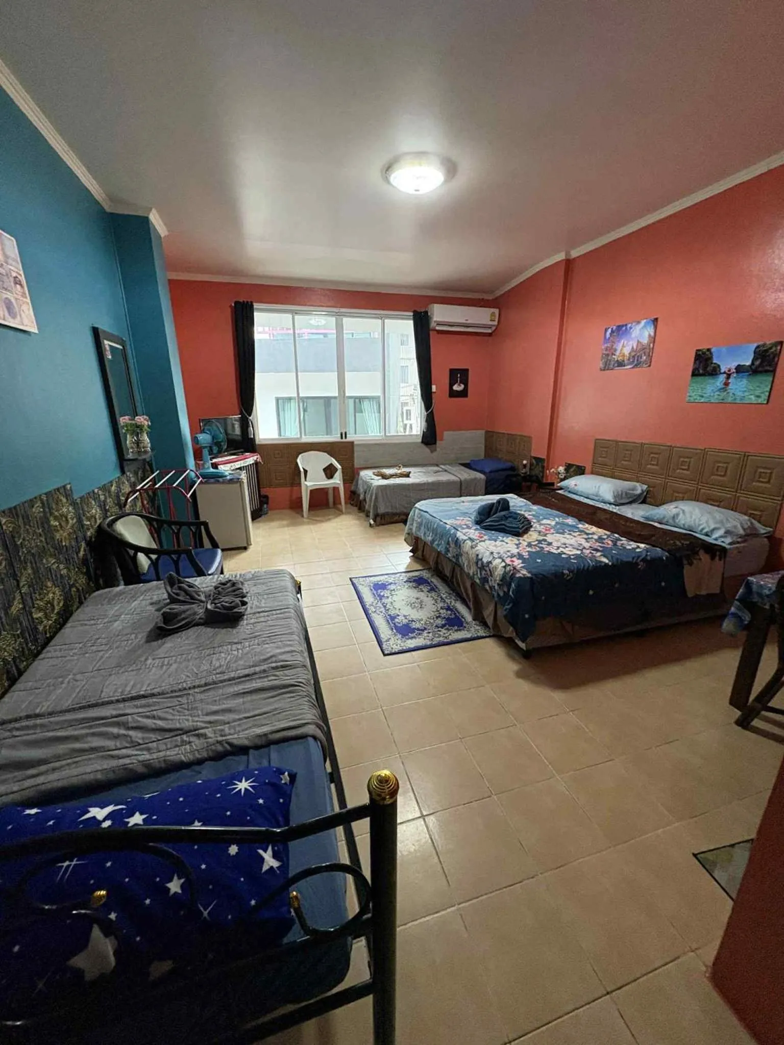 Bed in San Antonio Beach Guesthouse & Restaurant