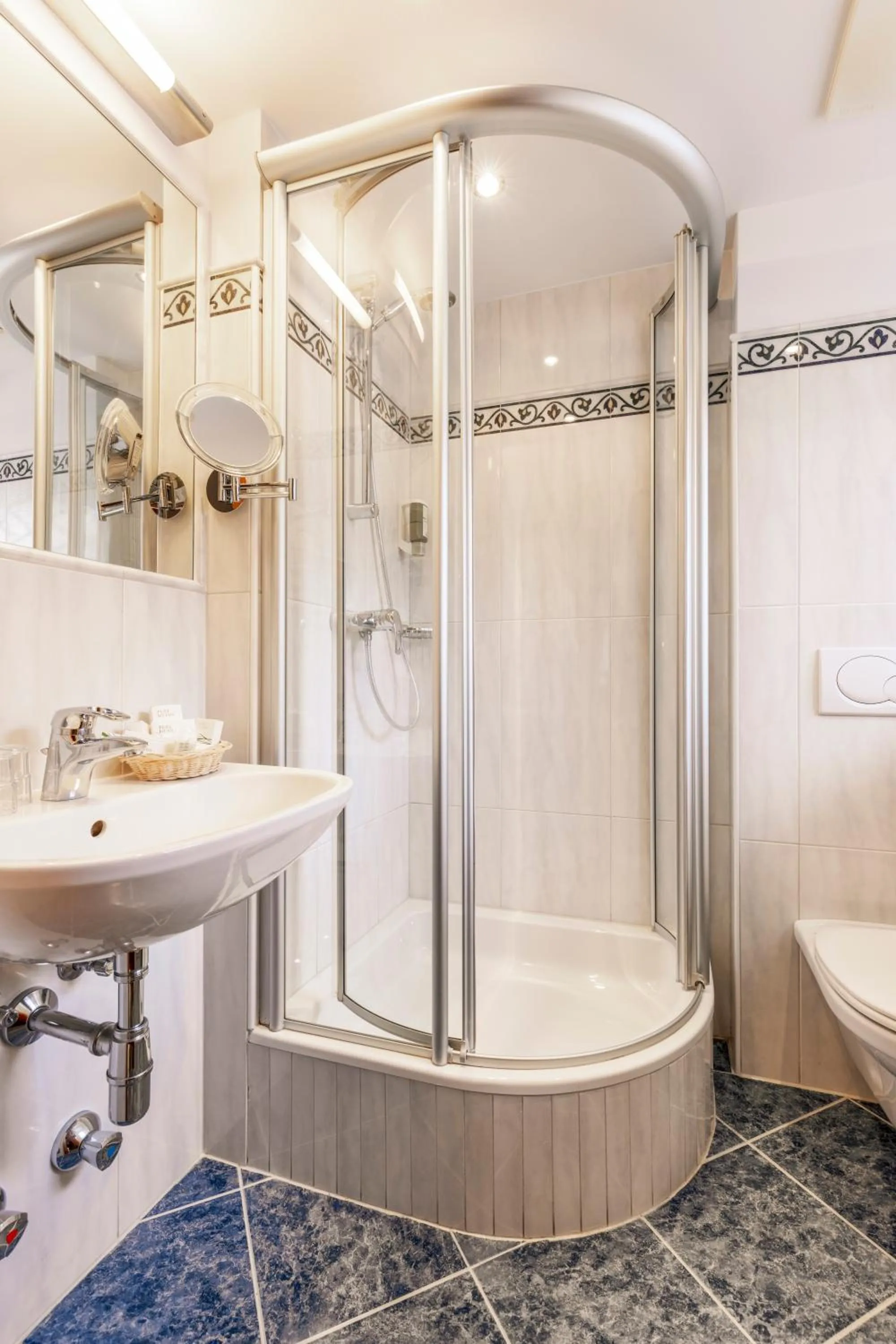 Bathroom in Hotel Weisser Hirsch