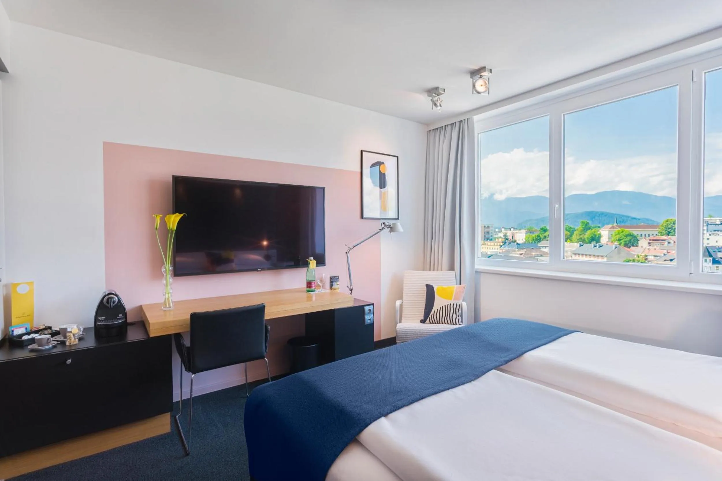 Photo of the whole room, Bed in voco Villach by IHG