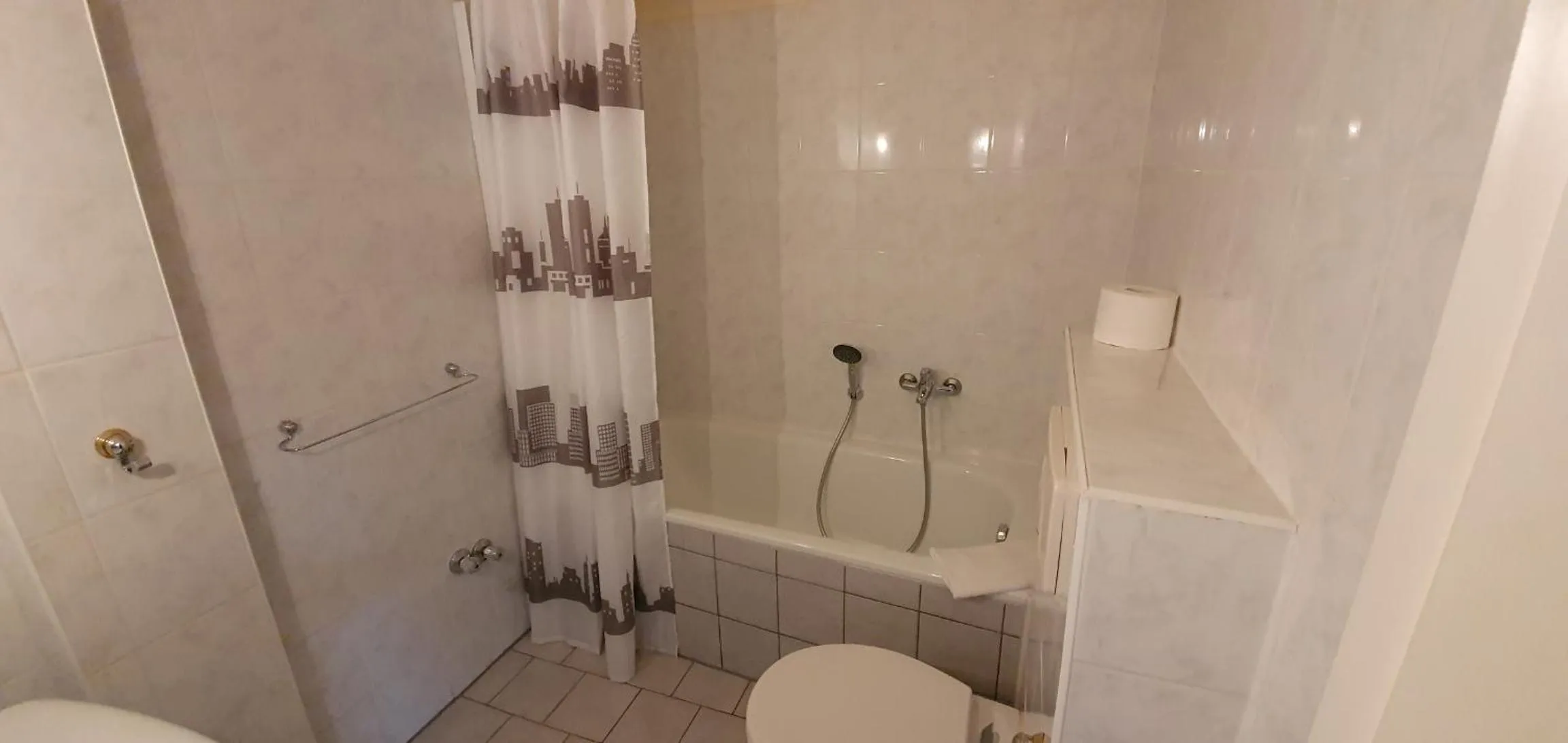 Bath in Restaurant & Hotel Olive