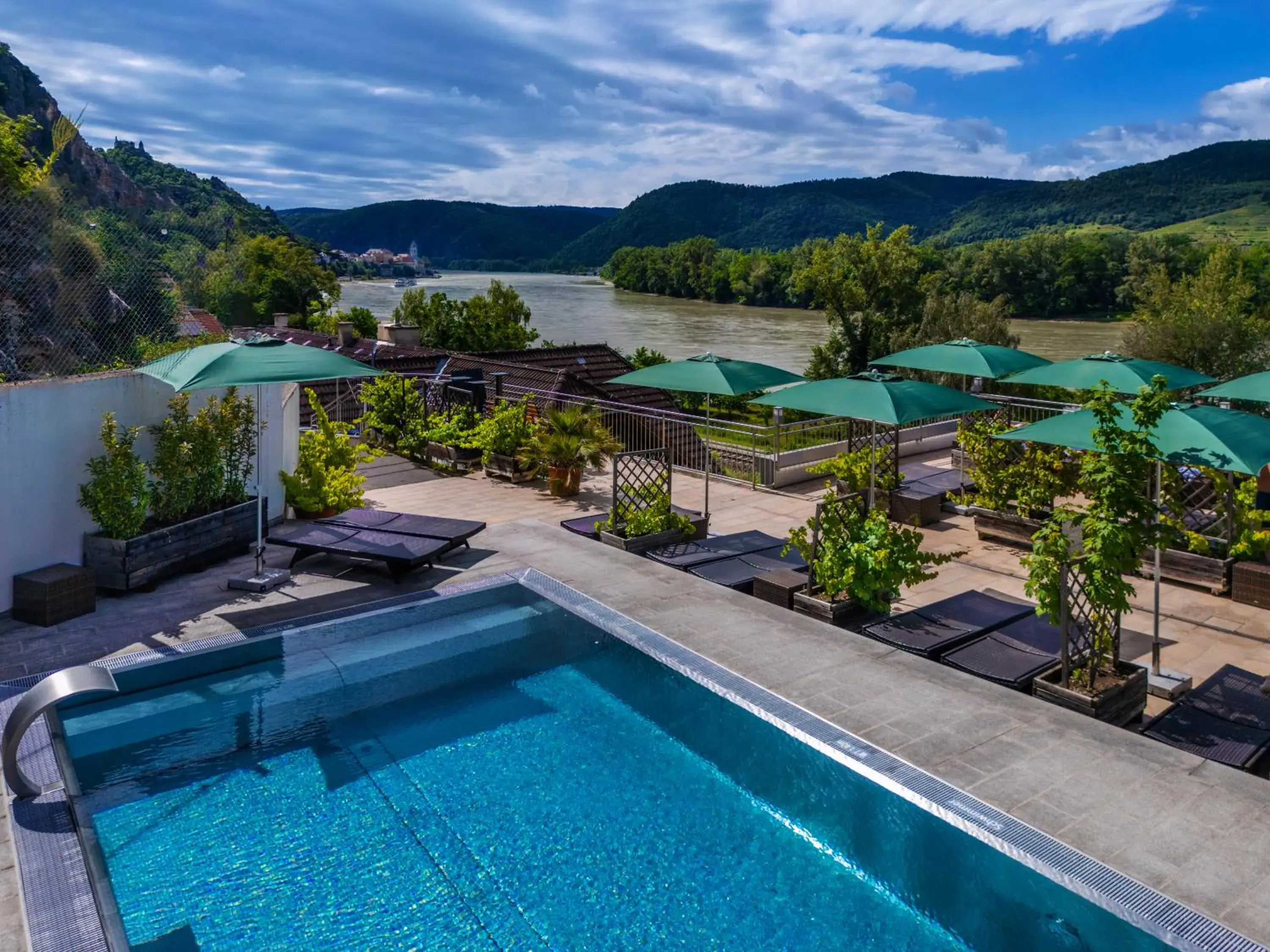 Gartenhotel & Weingut Pfeffel Dürnstein Gartenhotel & Weingut Pfeffel Dürnstein