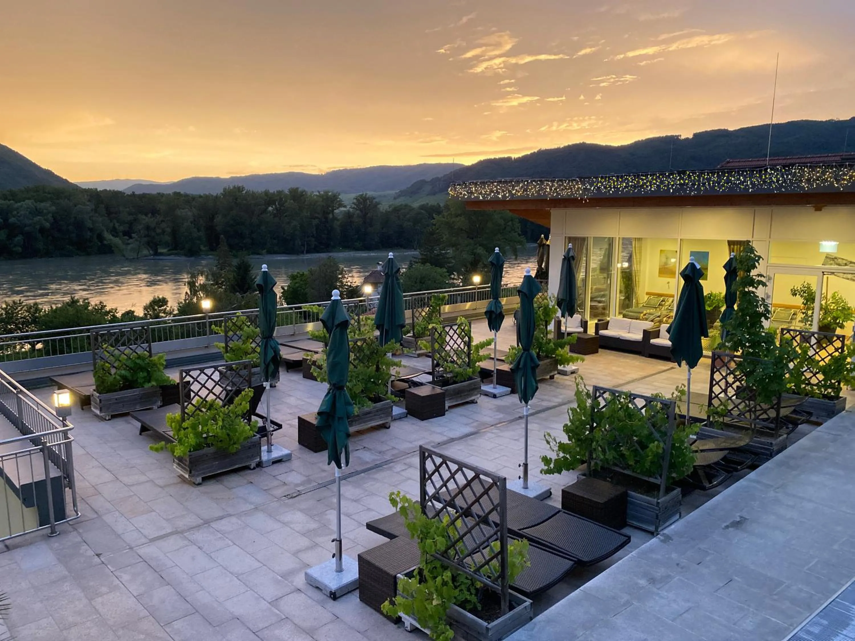 Swimming pool in Gartenhotel & Weingut Pfeffel Dürnstein