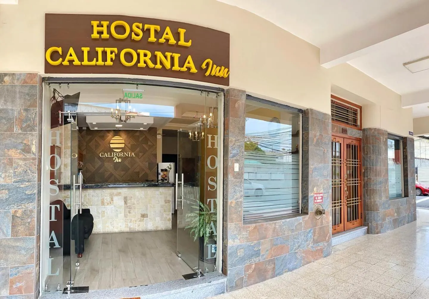 Facade/entrance in Hostal California Inn