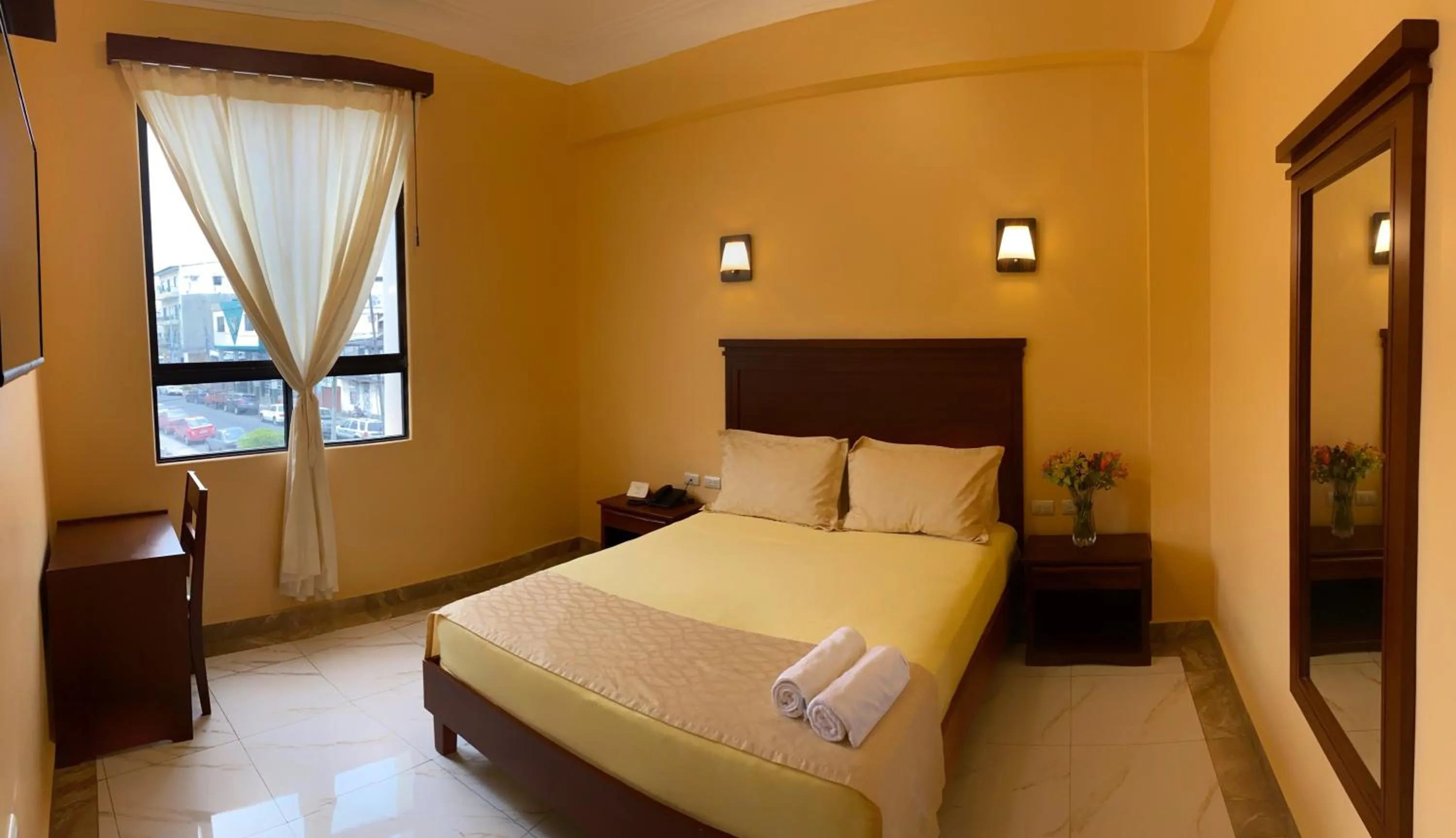 Photo of the whole room, Bed in Hostal California Inn