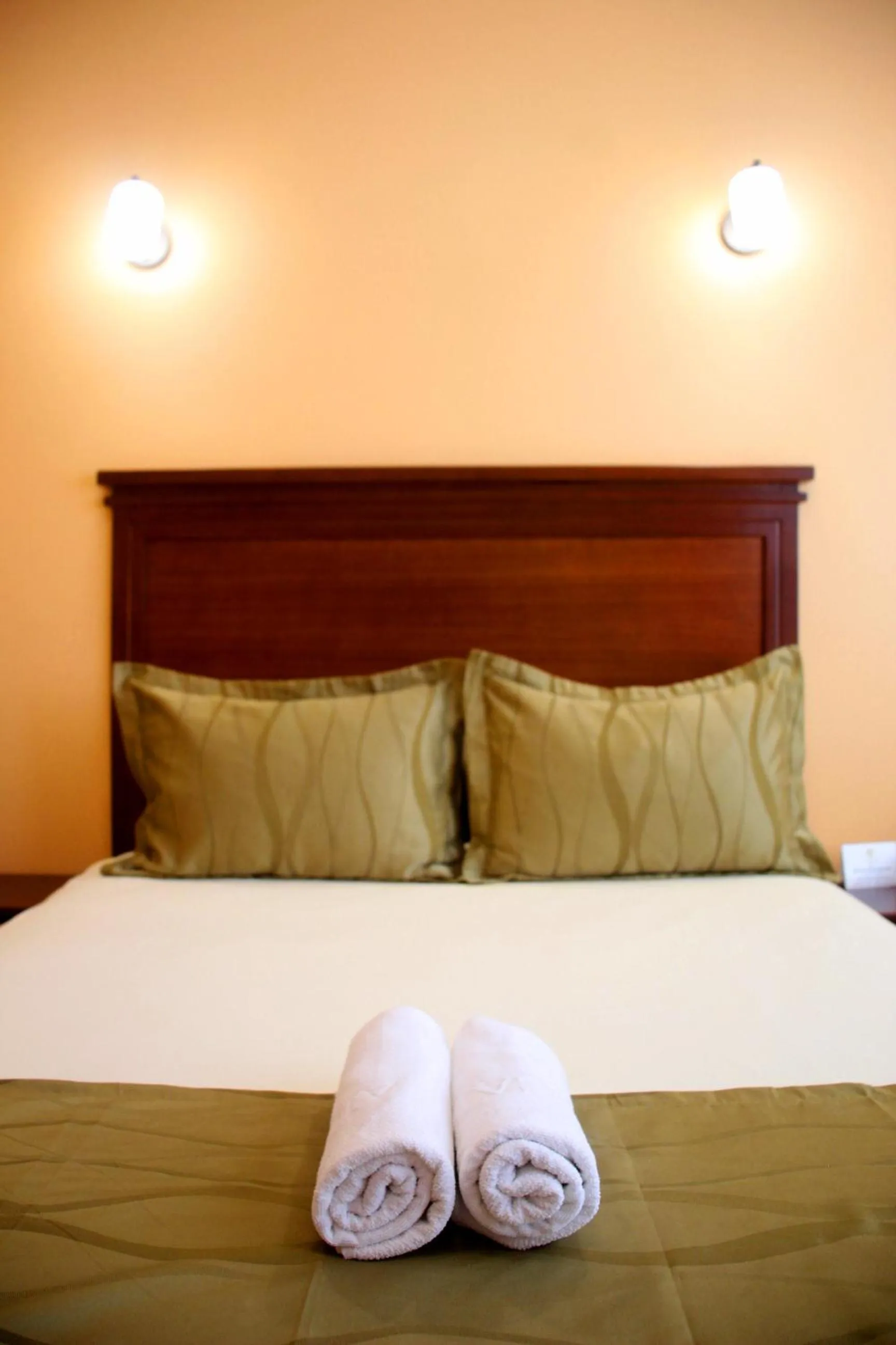 Bed in Hostal California Inn