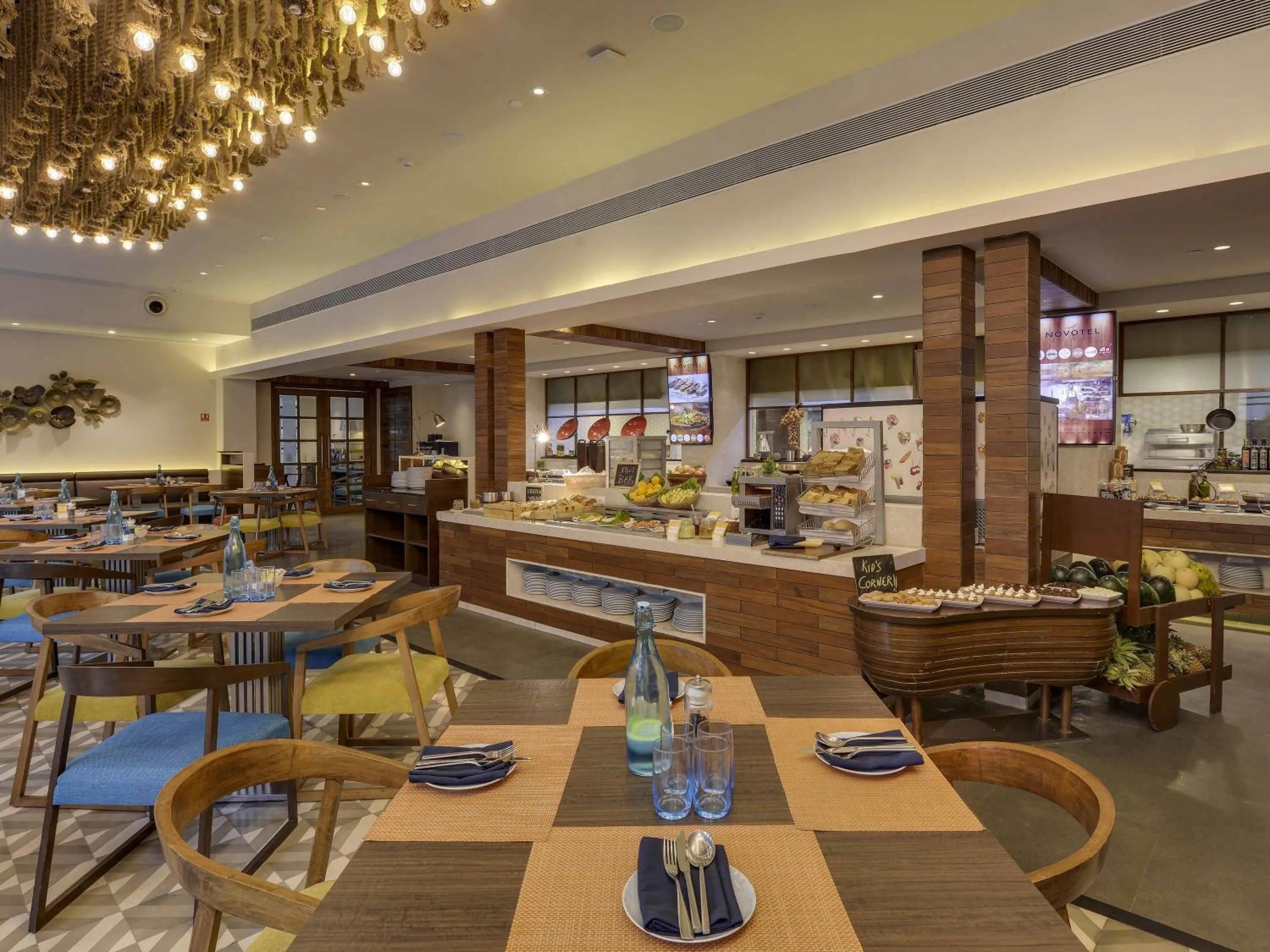 Restaurant/places to eat in Novotel Goa Candolim