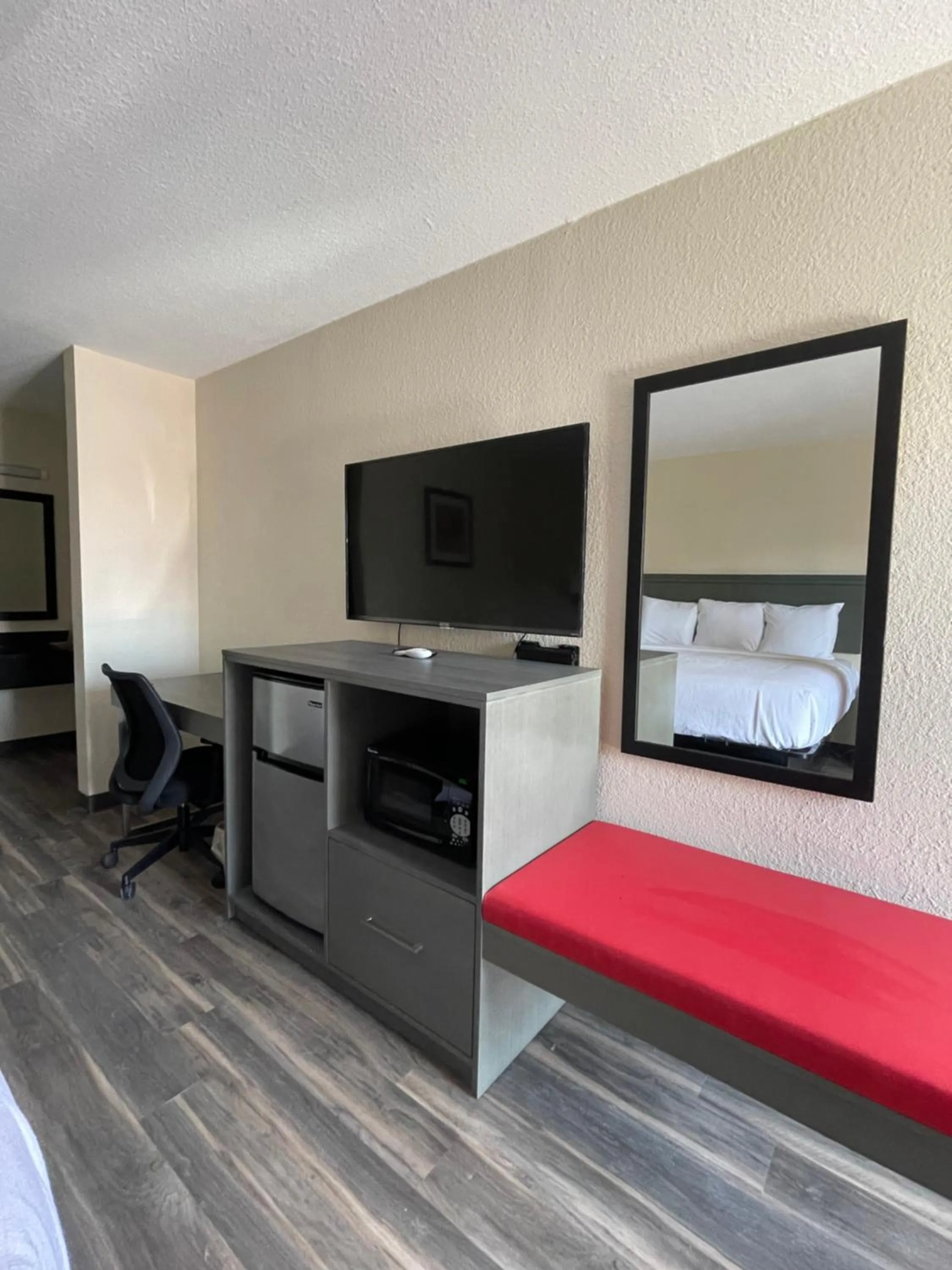 TV and multimedia, Bed in Dreamland Inn