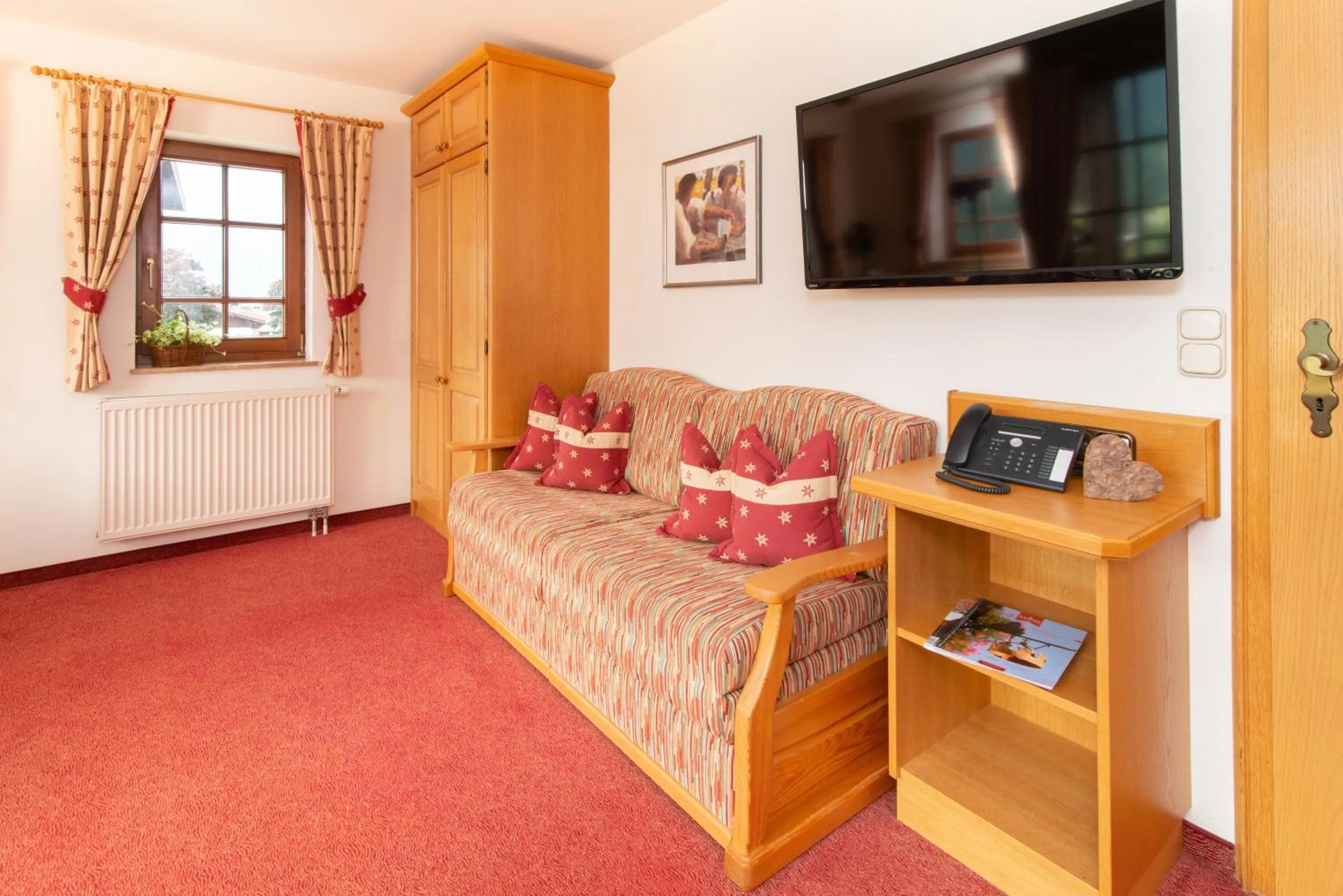 Living room, Bed in Hotel Alte Krone