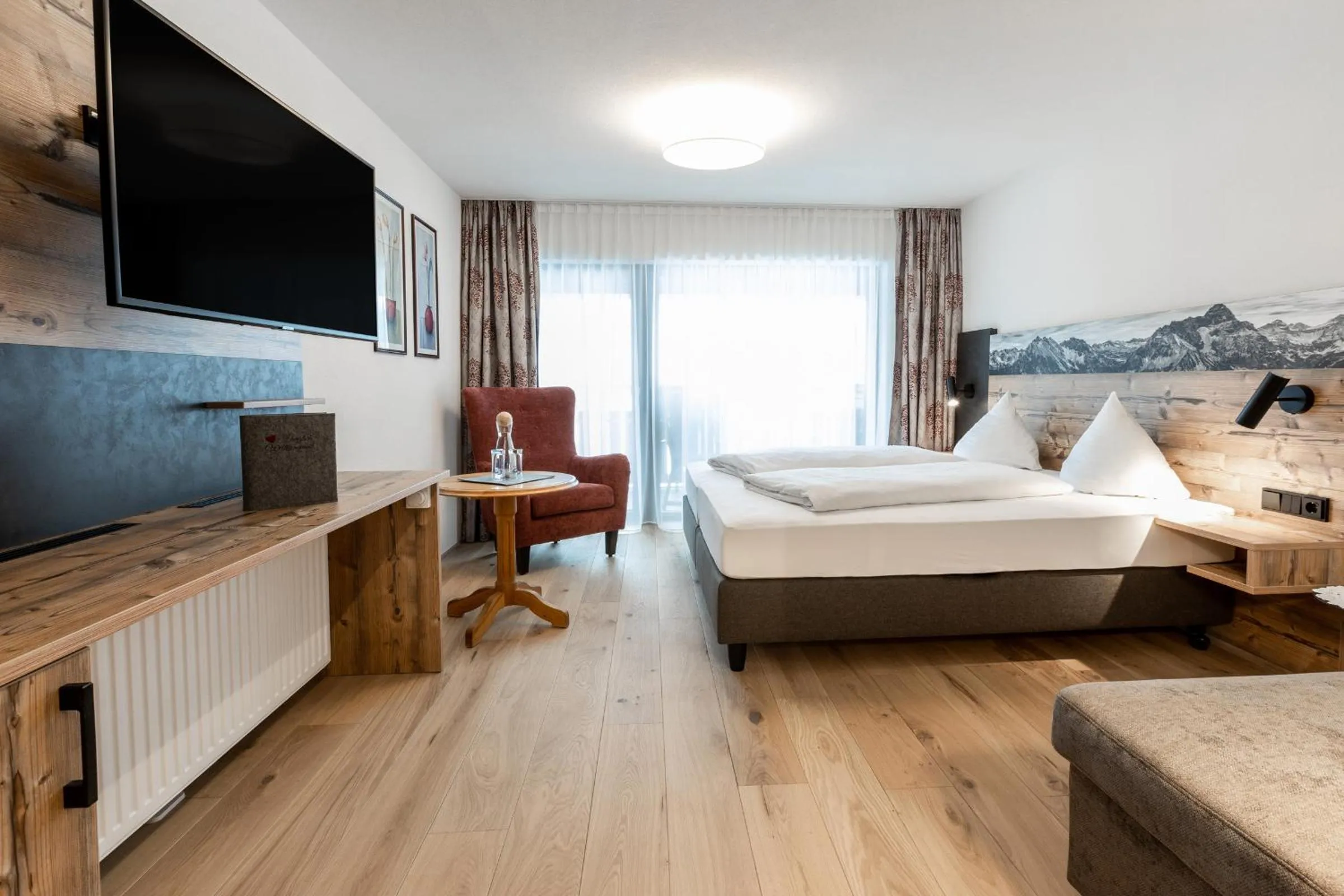 Photo of the whole room, Bed in Hotel Alte Krone