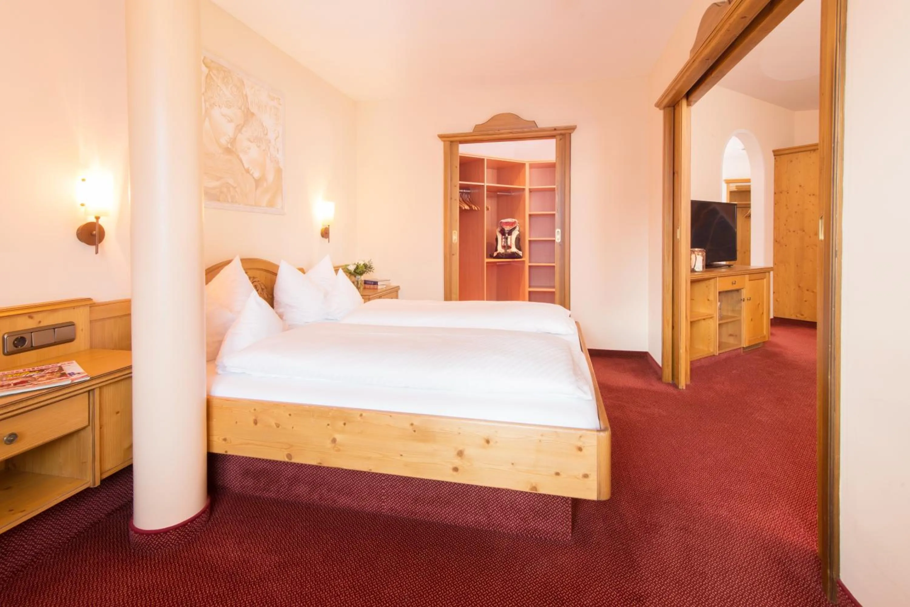 Bedroom, Bed in Hotel Alte Krone