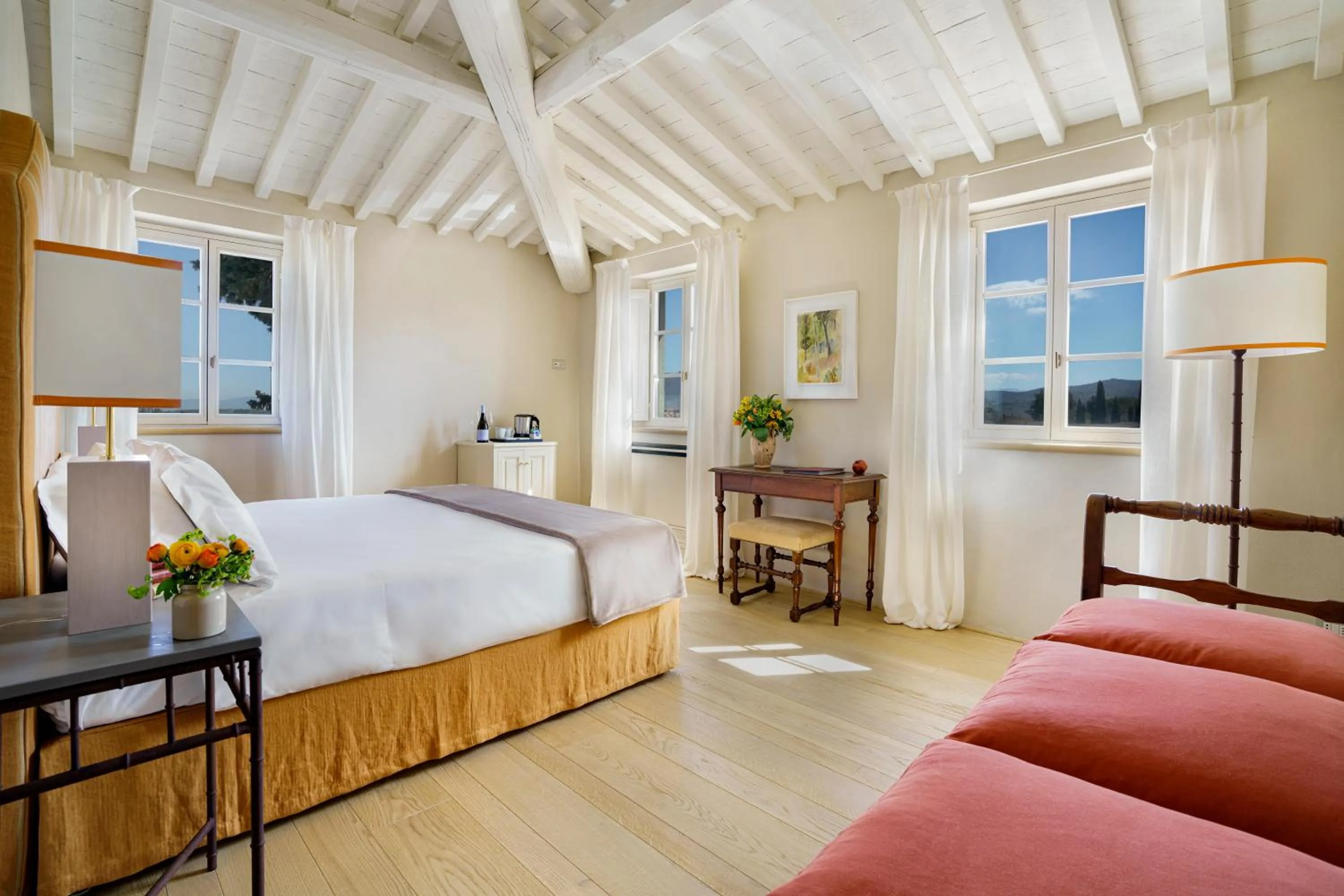 Photo of the whole room, Bed in La Pietra Del Cabreo