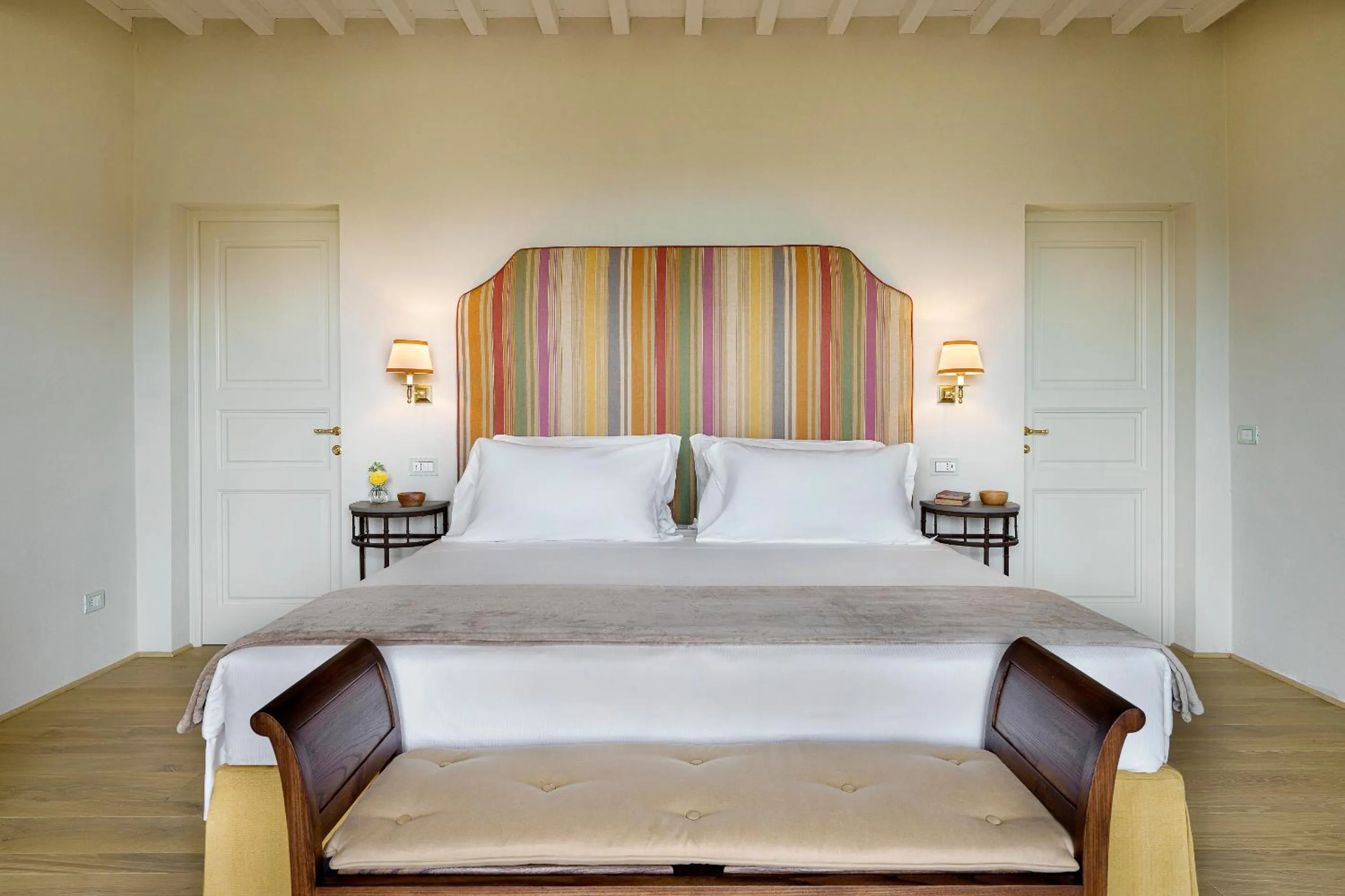 Photo of the whole room, Bed in La Pietra Del Cabreo