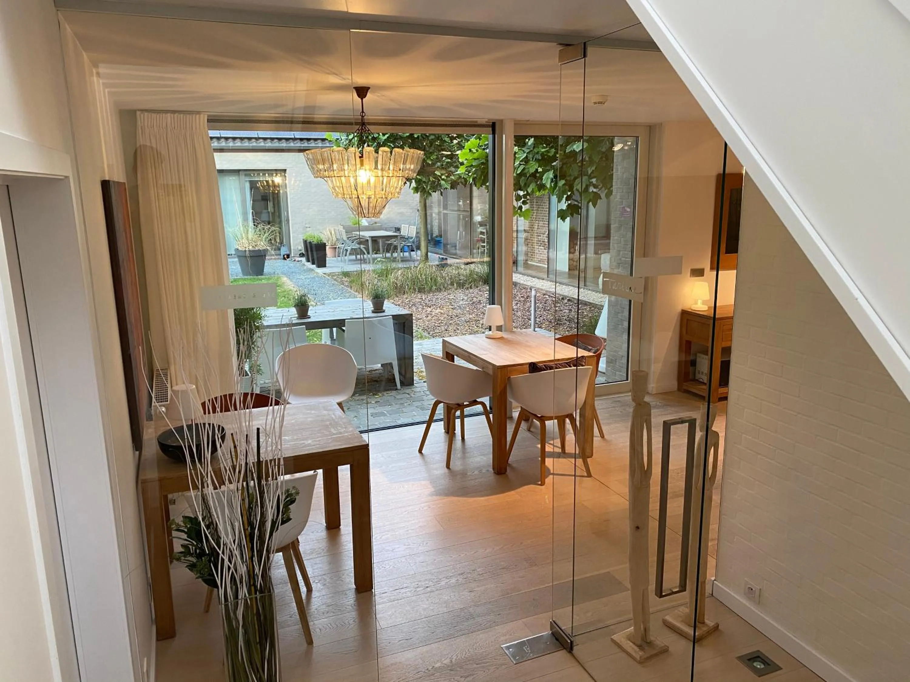 Dining area in B&B Villa Tartine