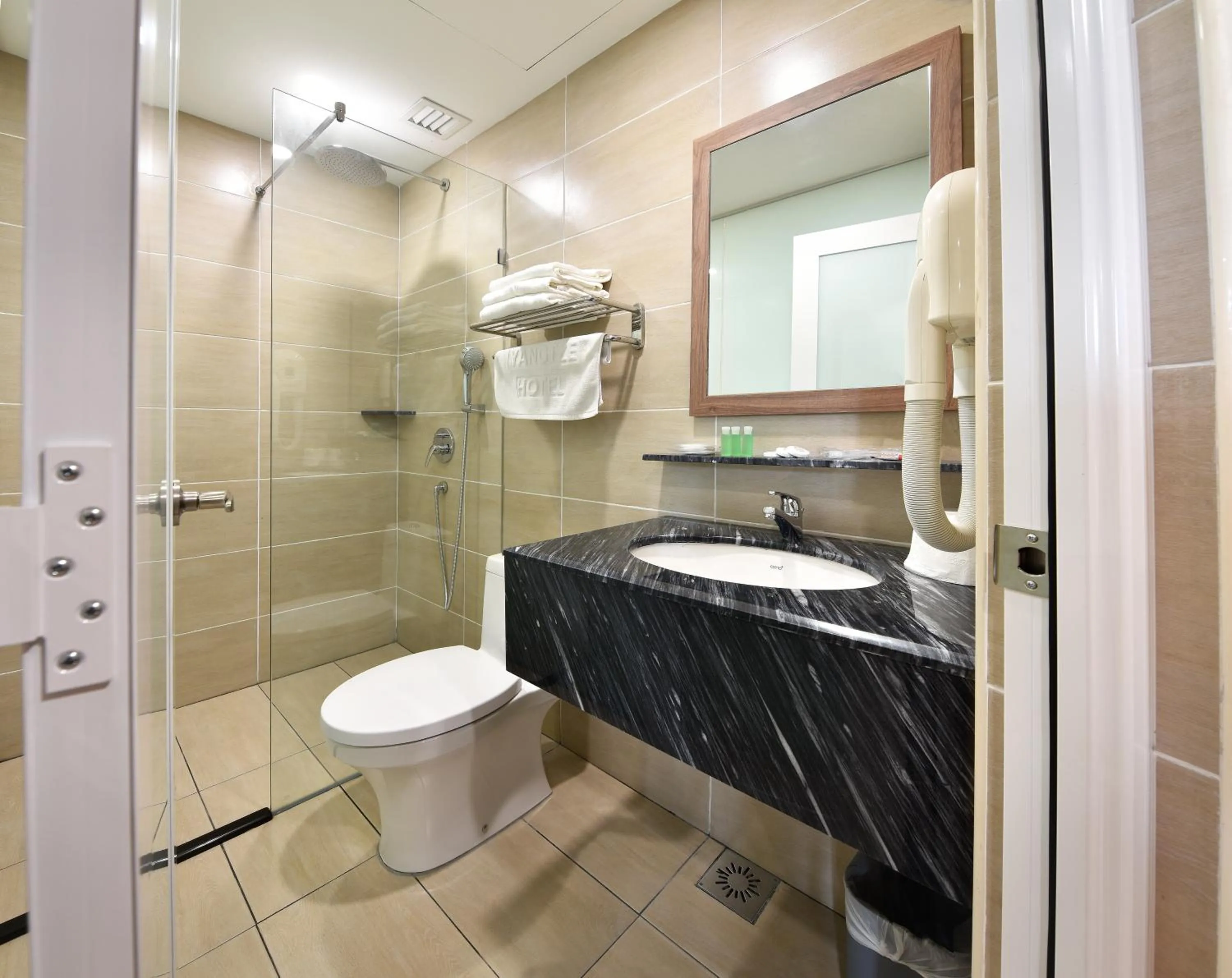 YANGTZE HOTEL 长江酒店