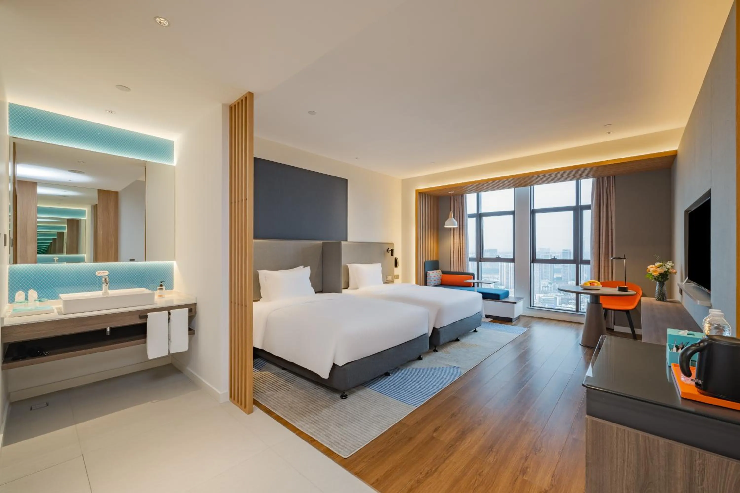 Photo of the whole room, Bed in Holiday Inn Express Nanning Jiangnan by IHG