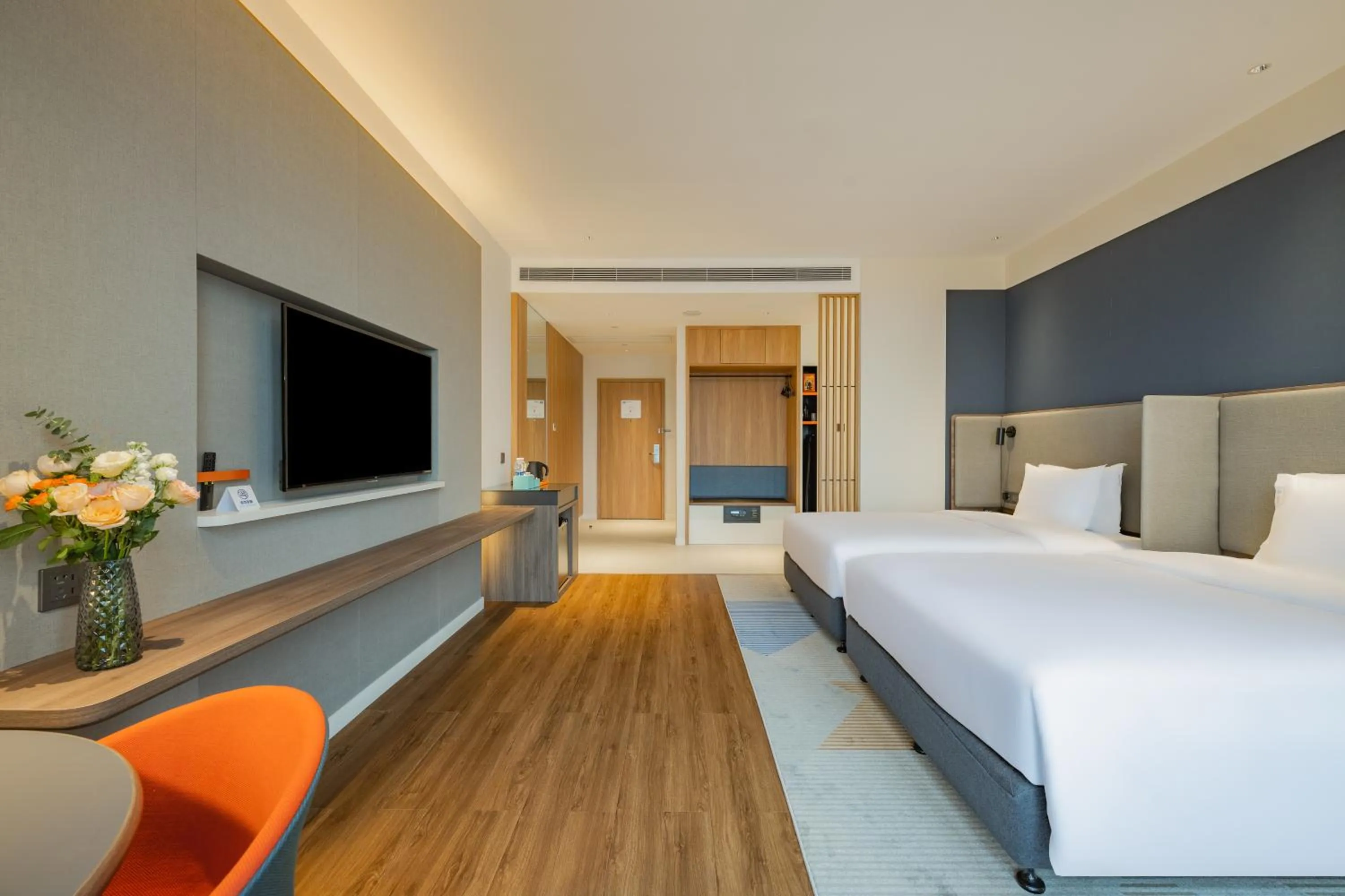 Photo of the whole room, Bed in Holiday Inn Express Nanning Jiangnan by IHG