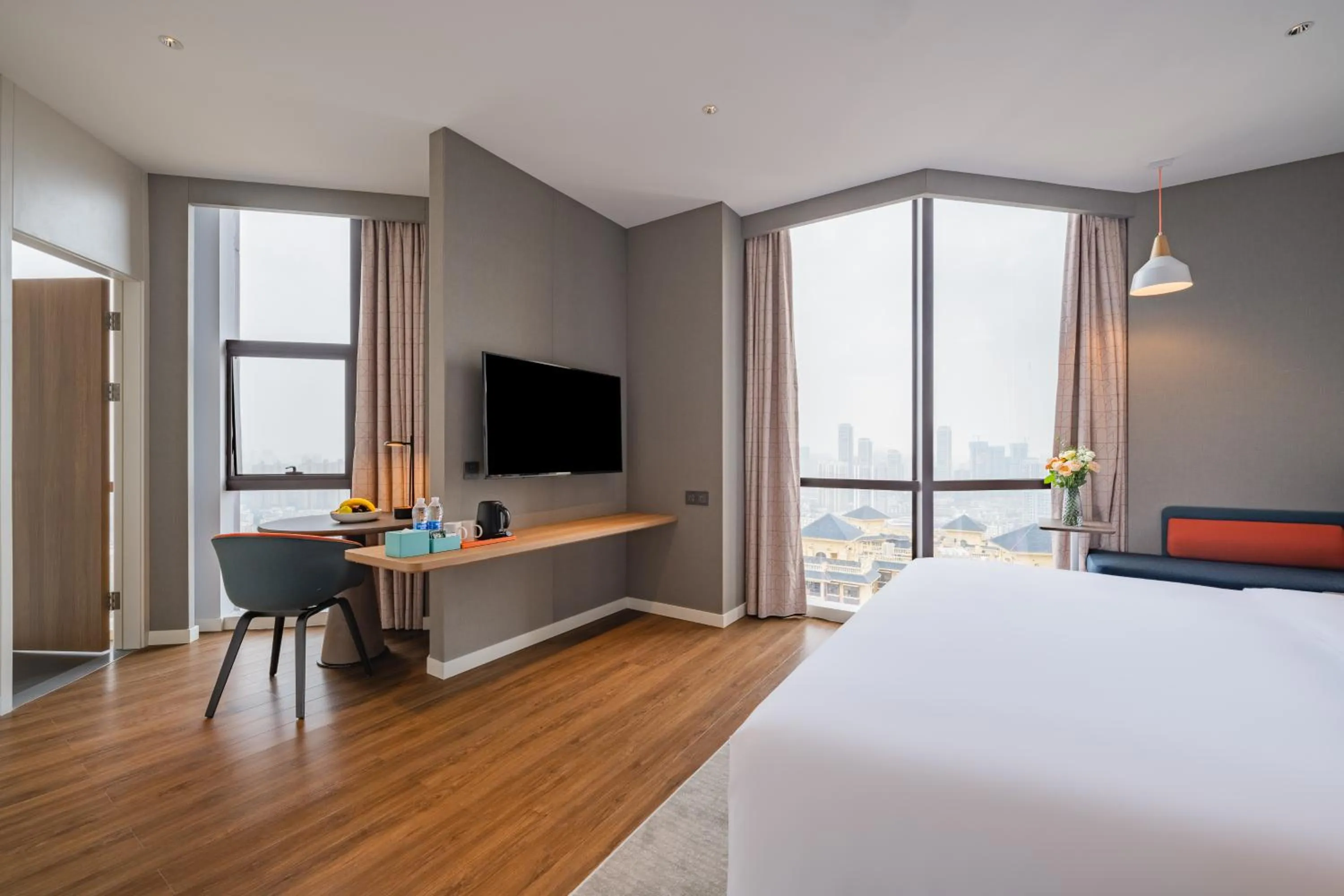 Photo of the whole room, Bed in Holiday Inn Express Nanning Jiangnan by IHG