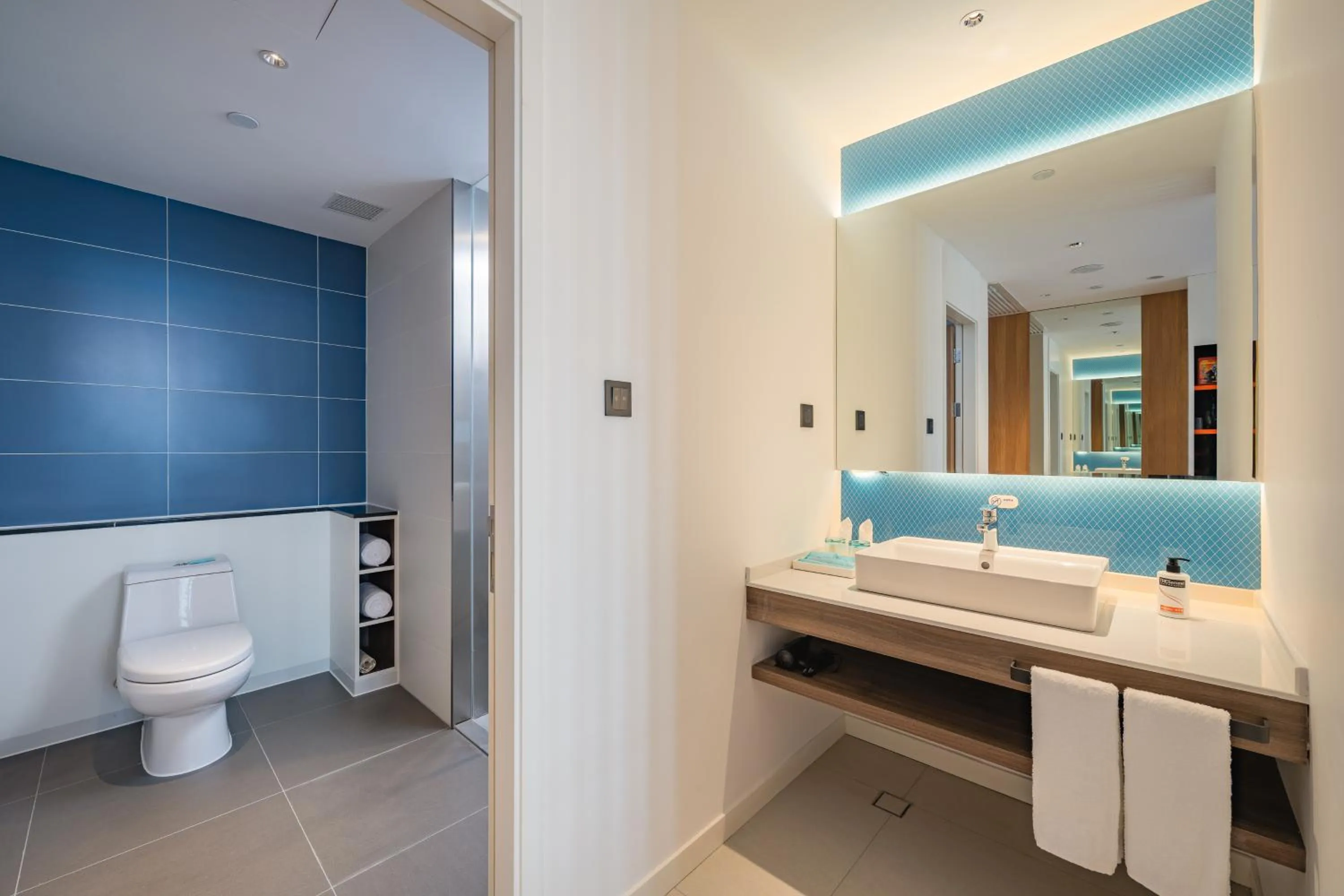 Bathroom in Holiday Inn Express Nanning Jiangnan by IHG