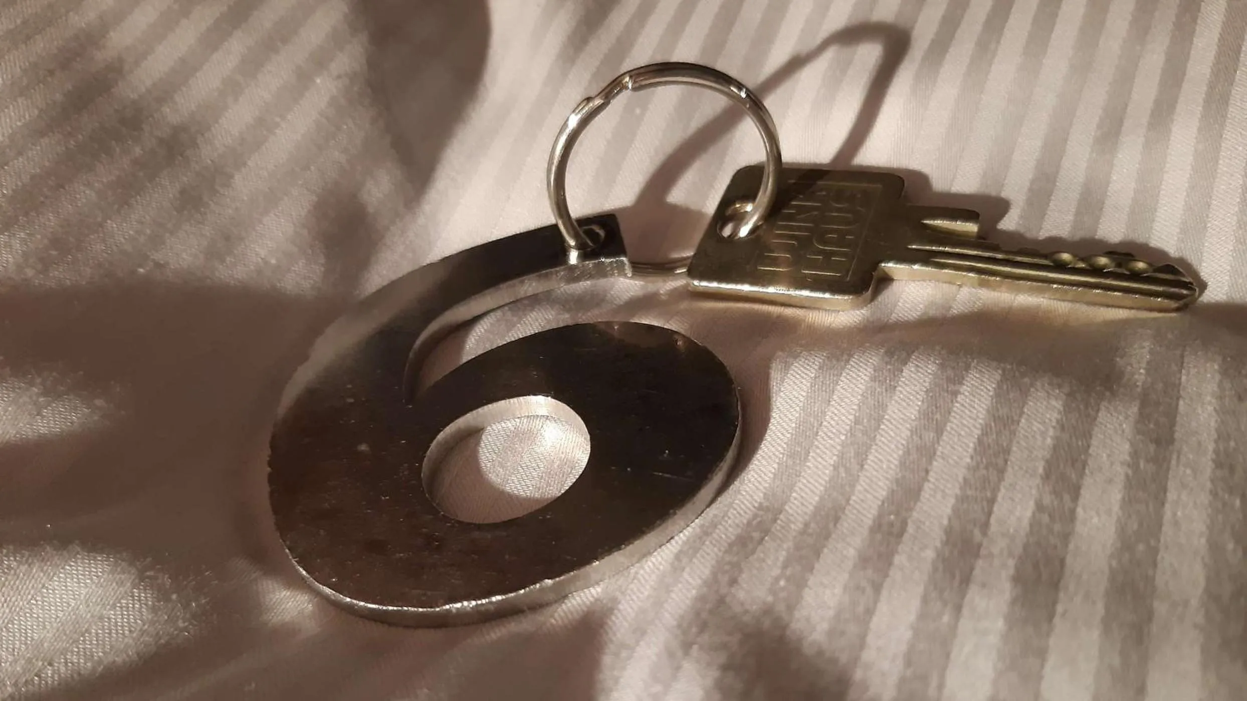 Staff in Schiefes Haus