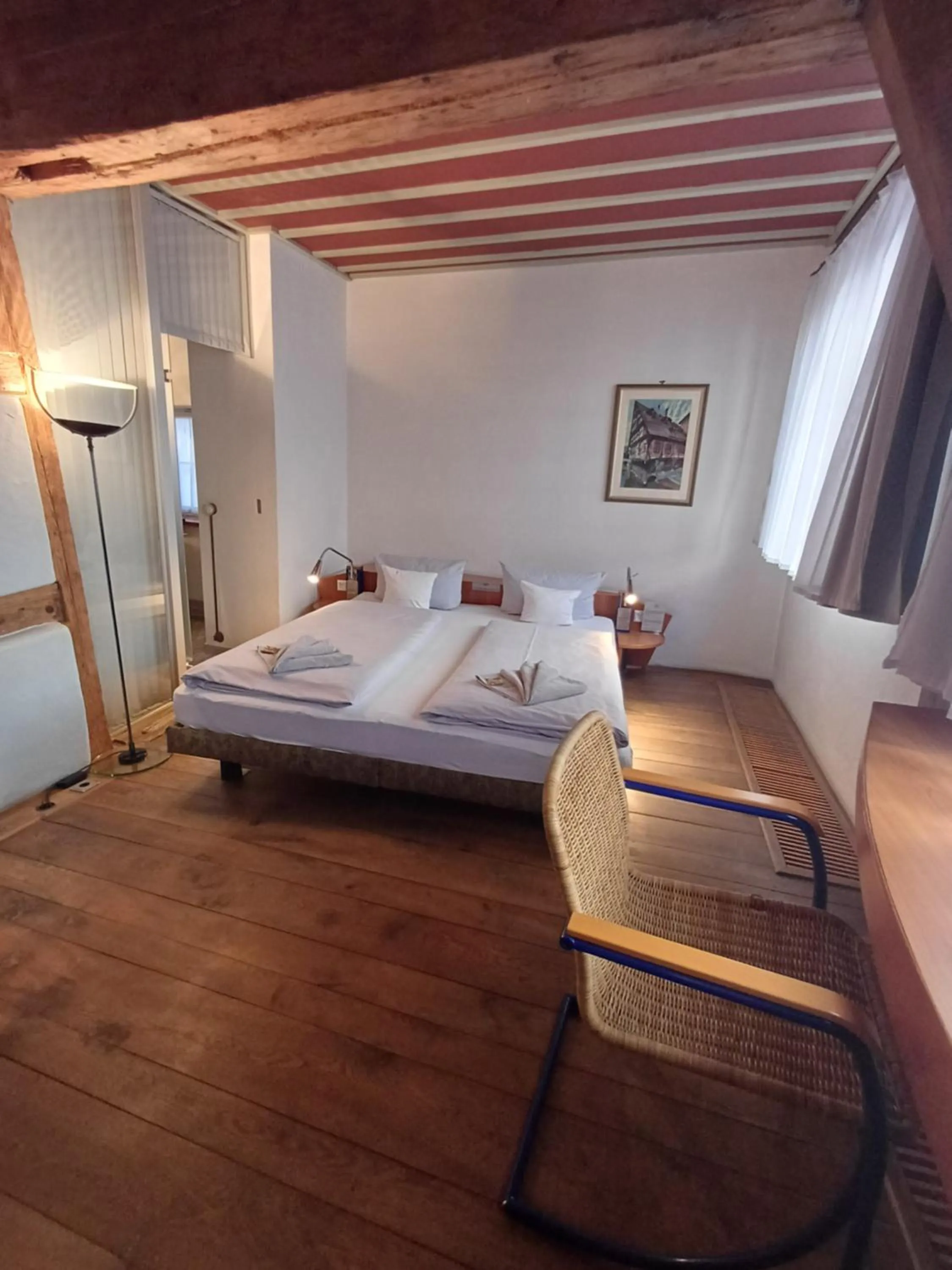 Photo of the whole room, Bed in Schiefes Haus