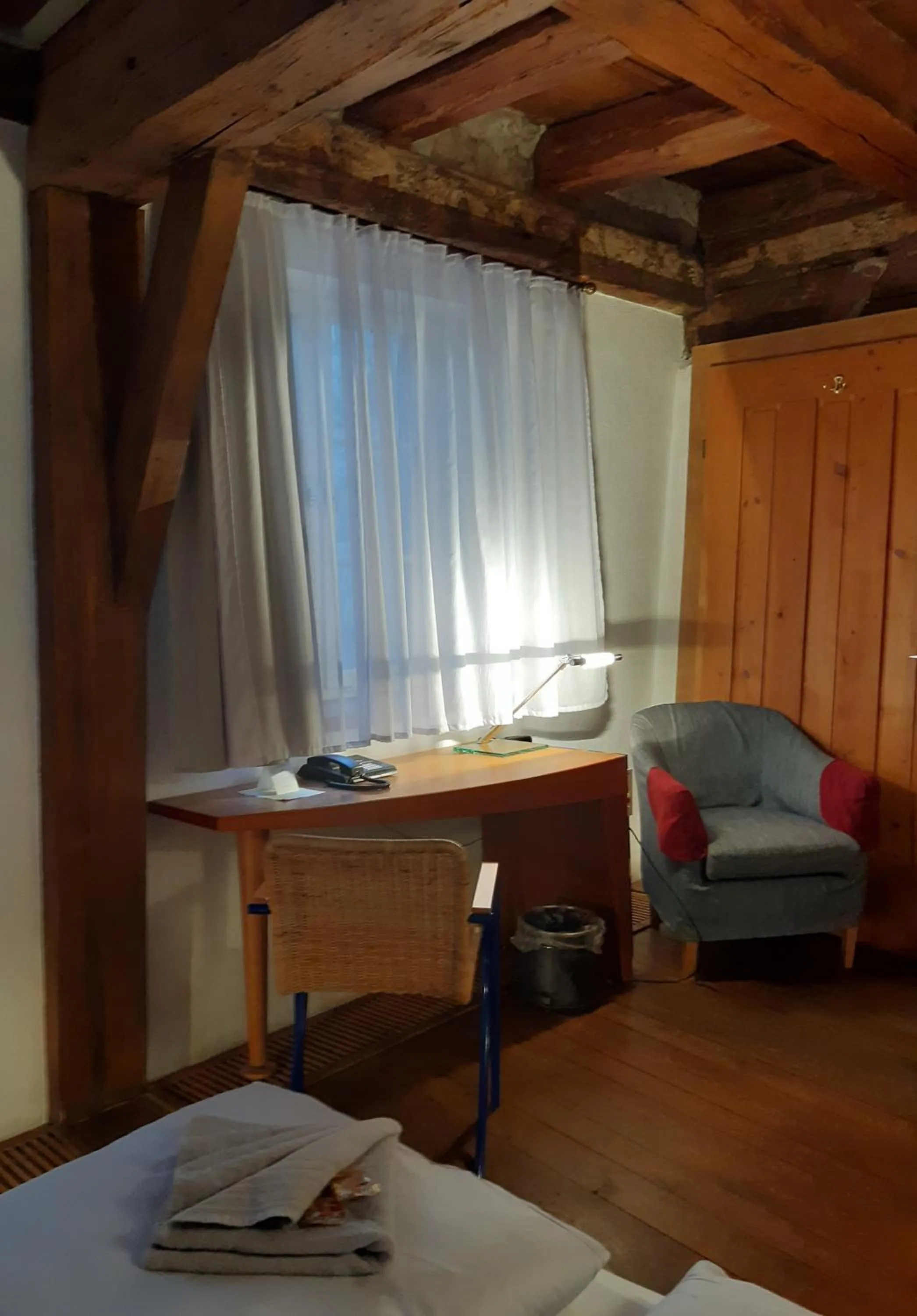 Photo of the whole room, Bed in Schiefes Haus