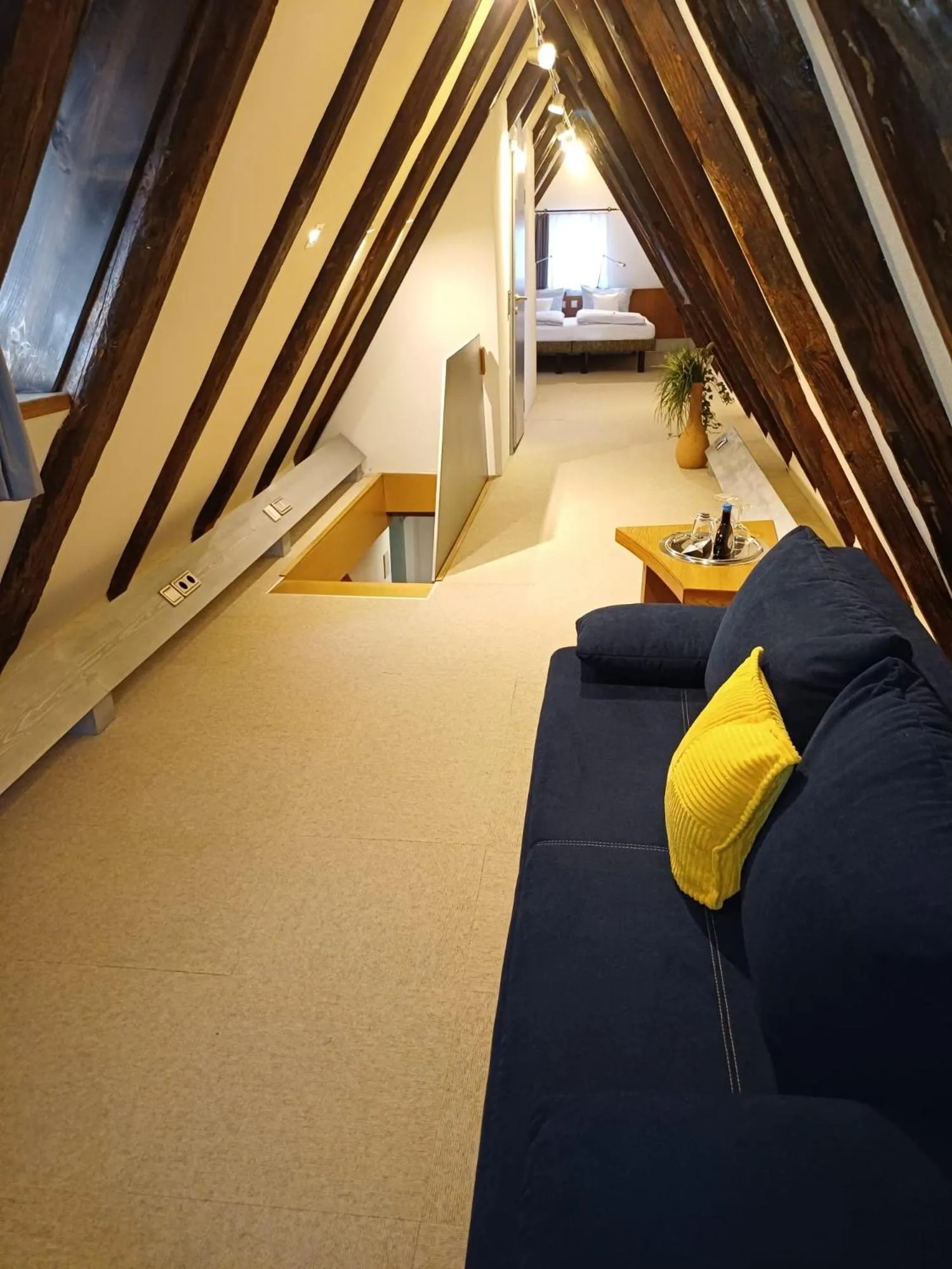 Living room, Bed in Schiefes Haus