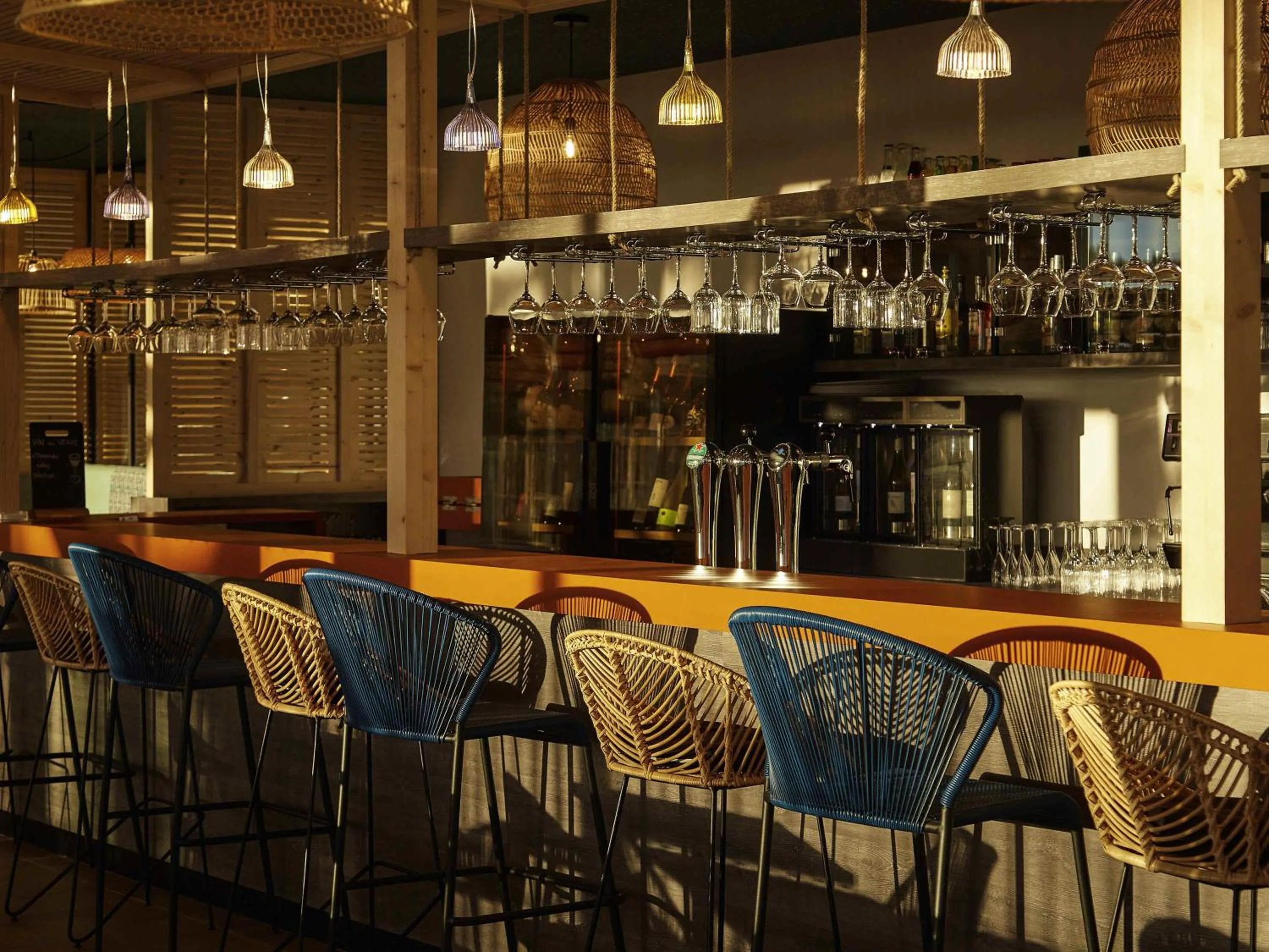 Lounge or bar in Ibis Styles Montpellier Aéroport Parc Des Expos