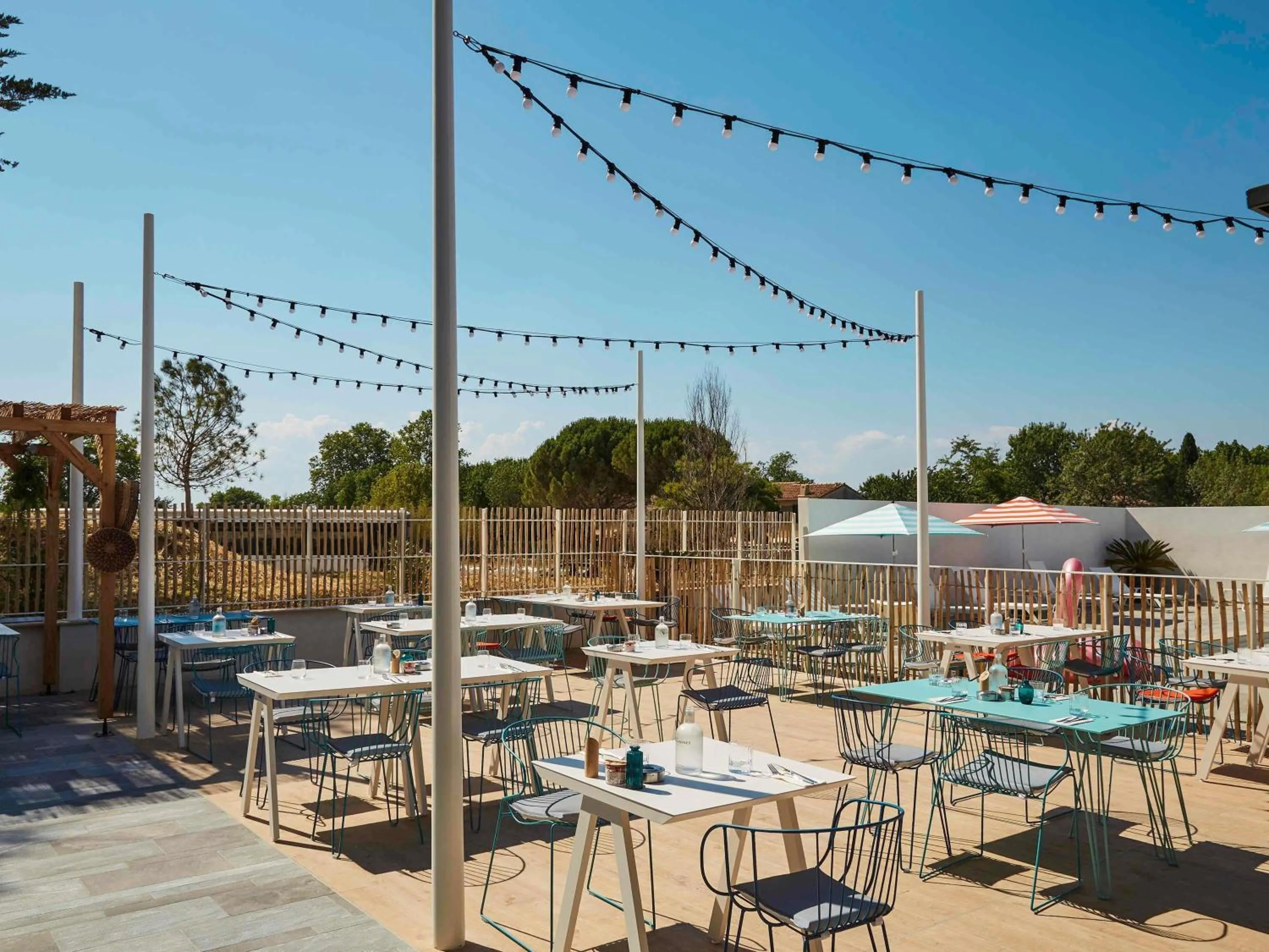 Lounge or bar in Ibis Styles Montpellier Aéroport Parc Des Expos