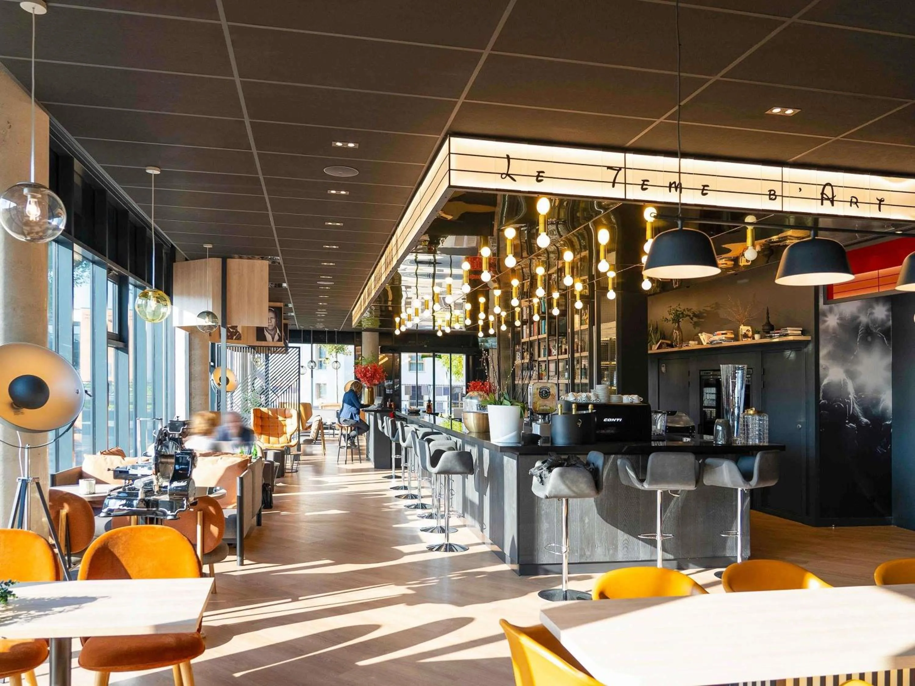 Lounge or bar in ibis Styles Arras Centre