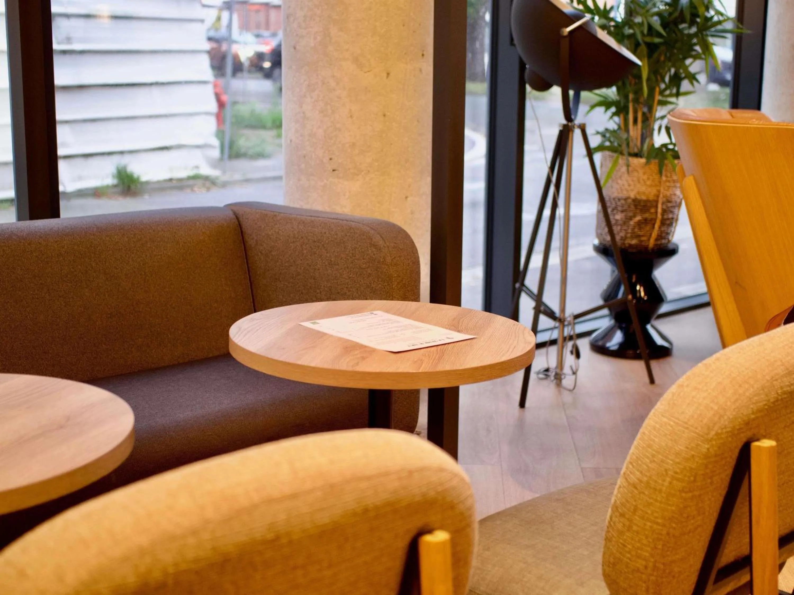 Lounge or bar in ibis Styles Arras Centre